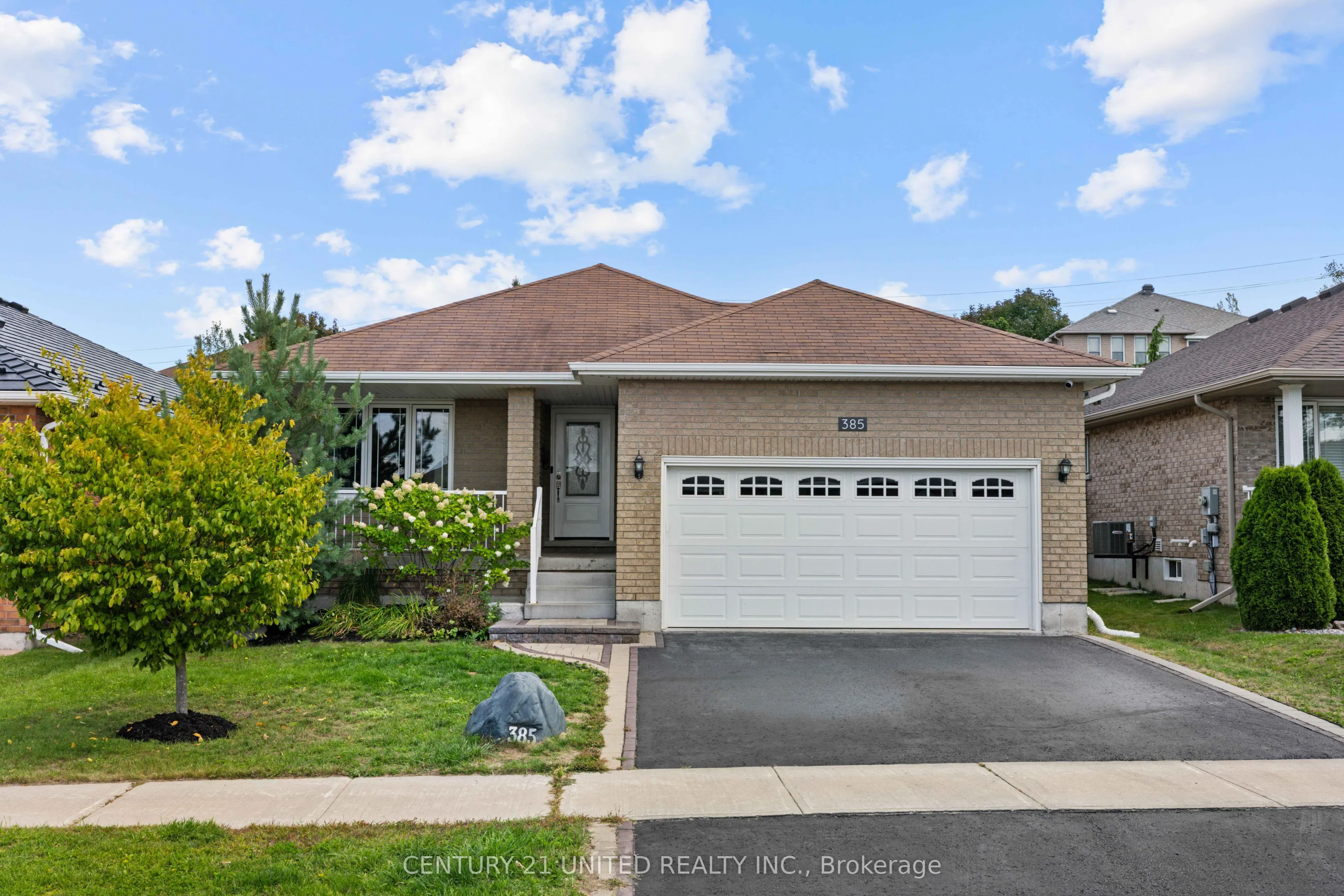 385 Bianco Crescent