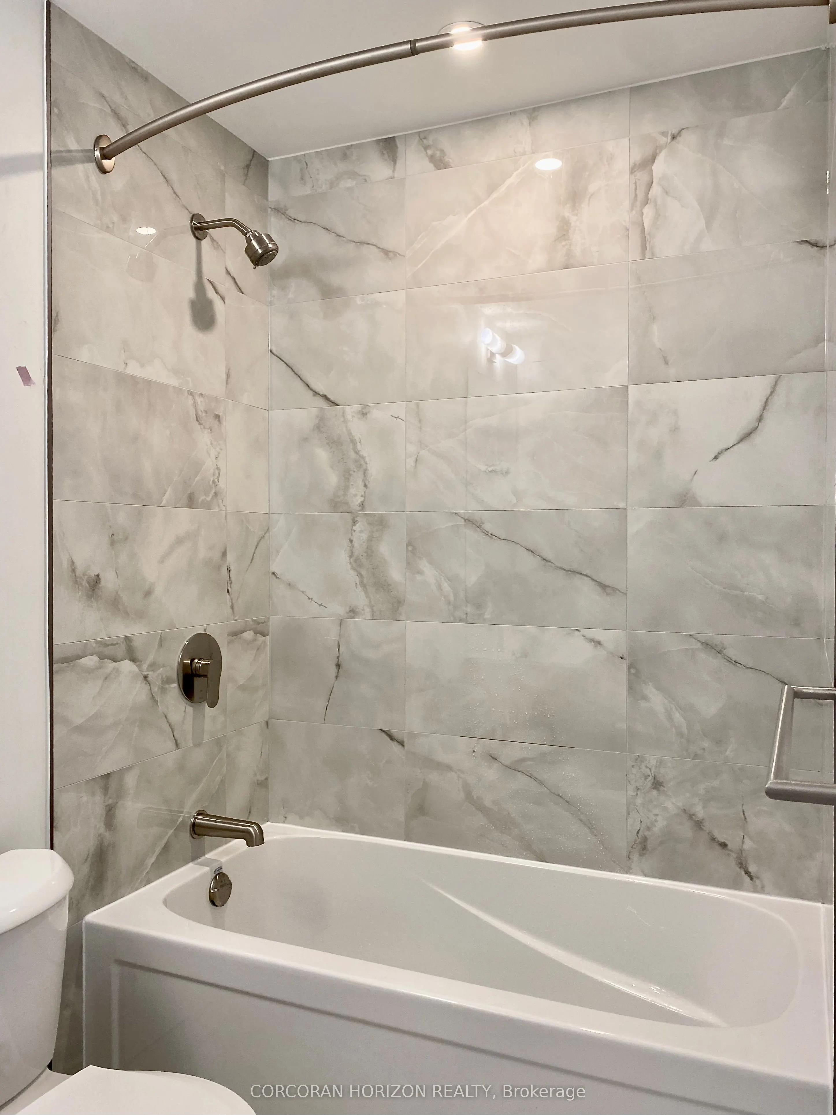 25 Wellington Street S, #2014