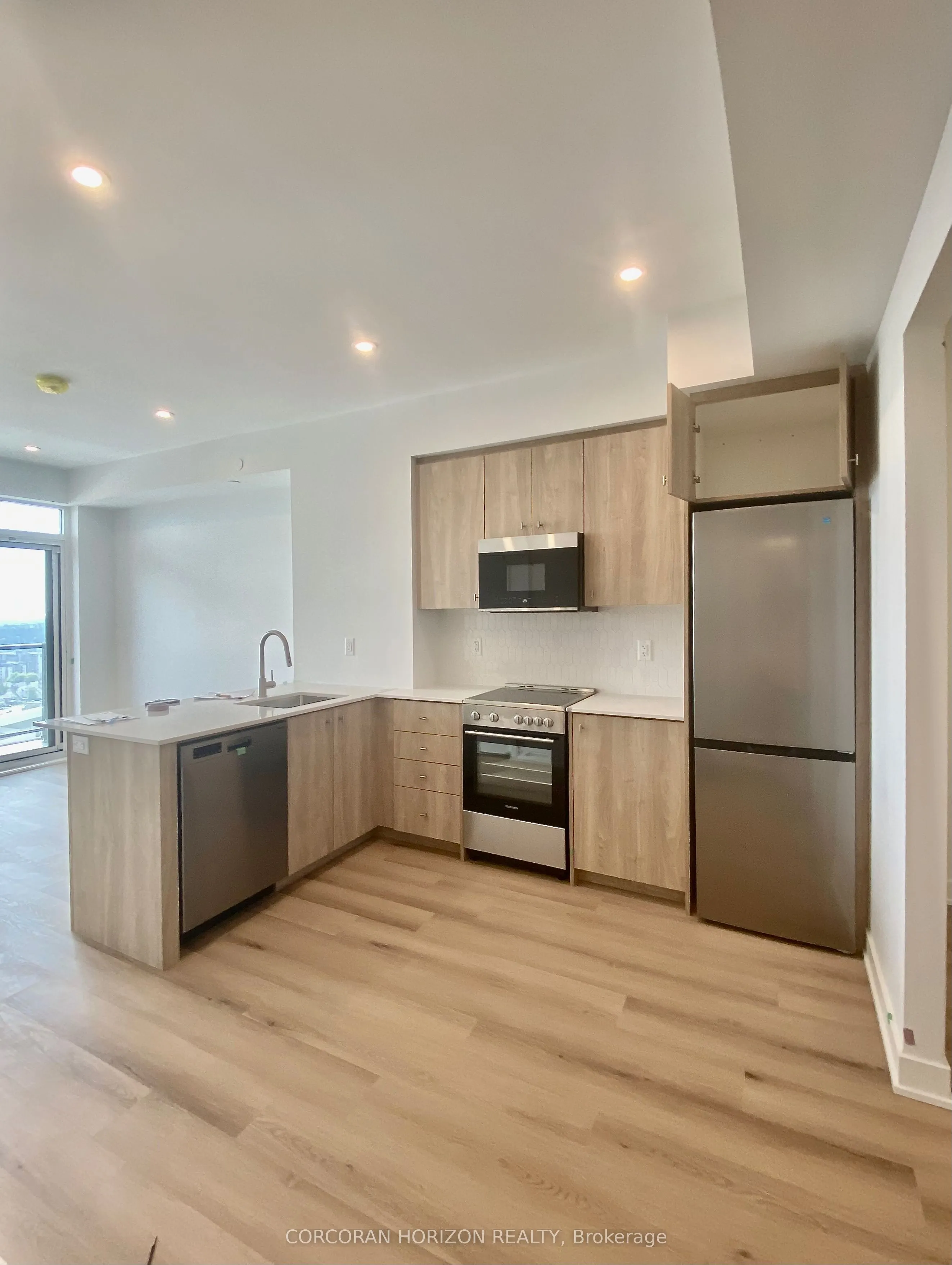 25 Wellington Street S, #2014