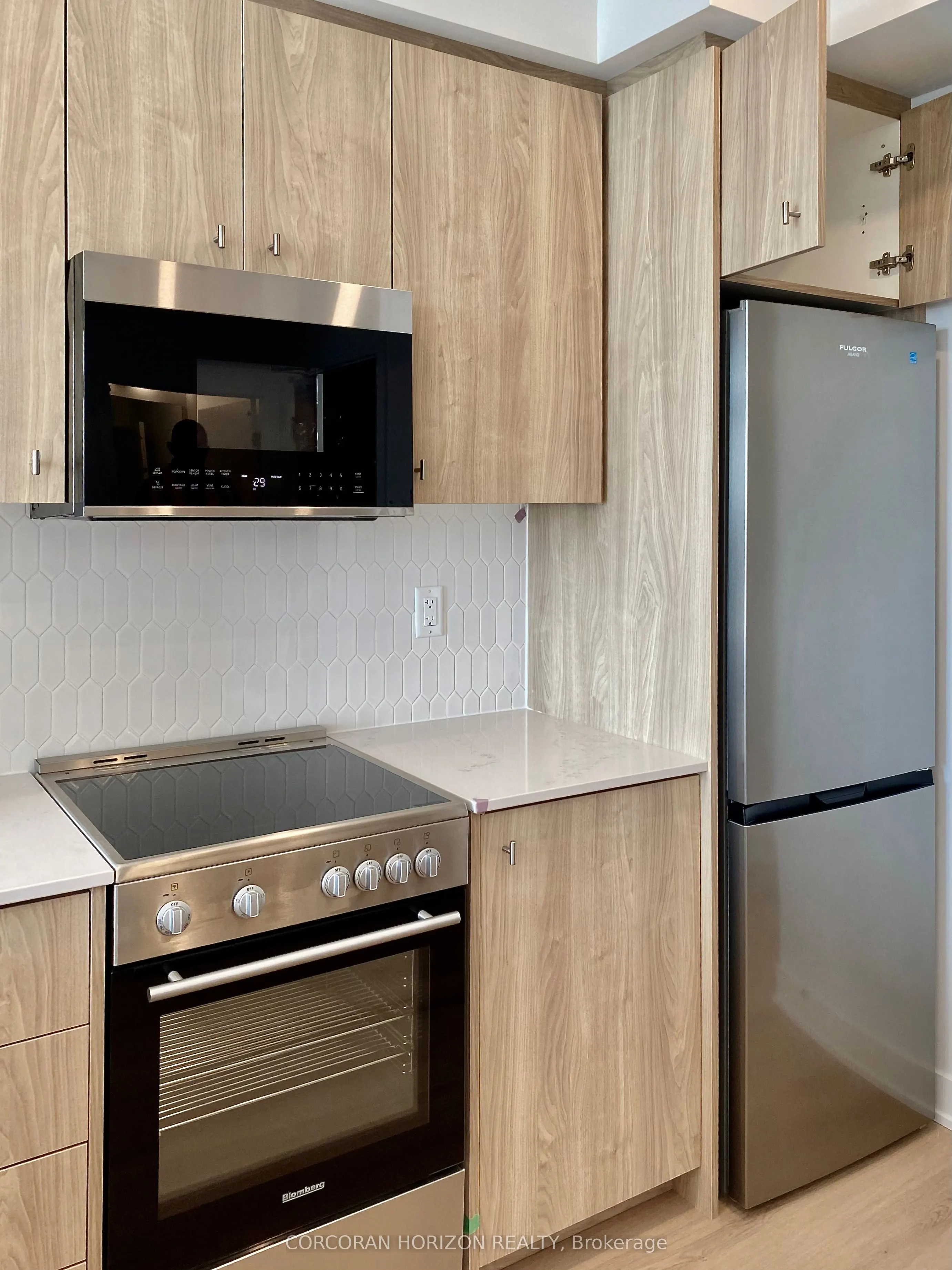 25 Wellington Street S, #2014