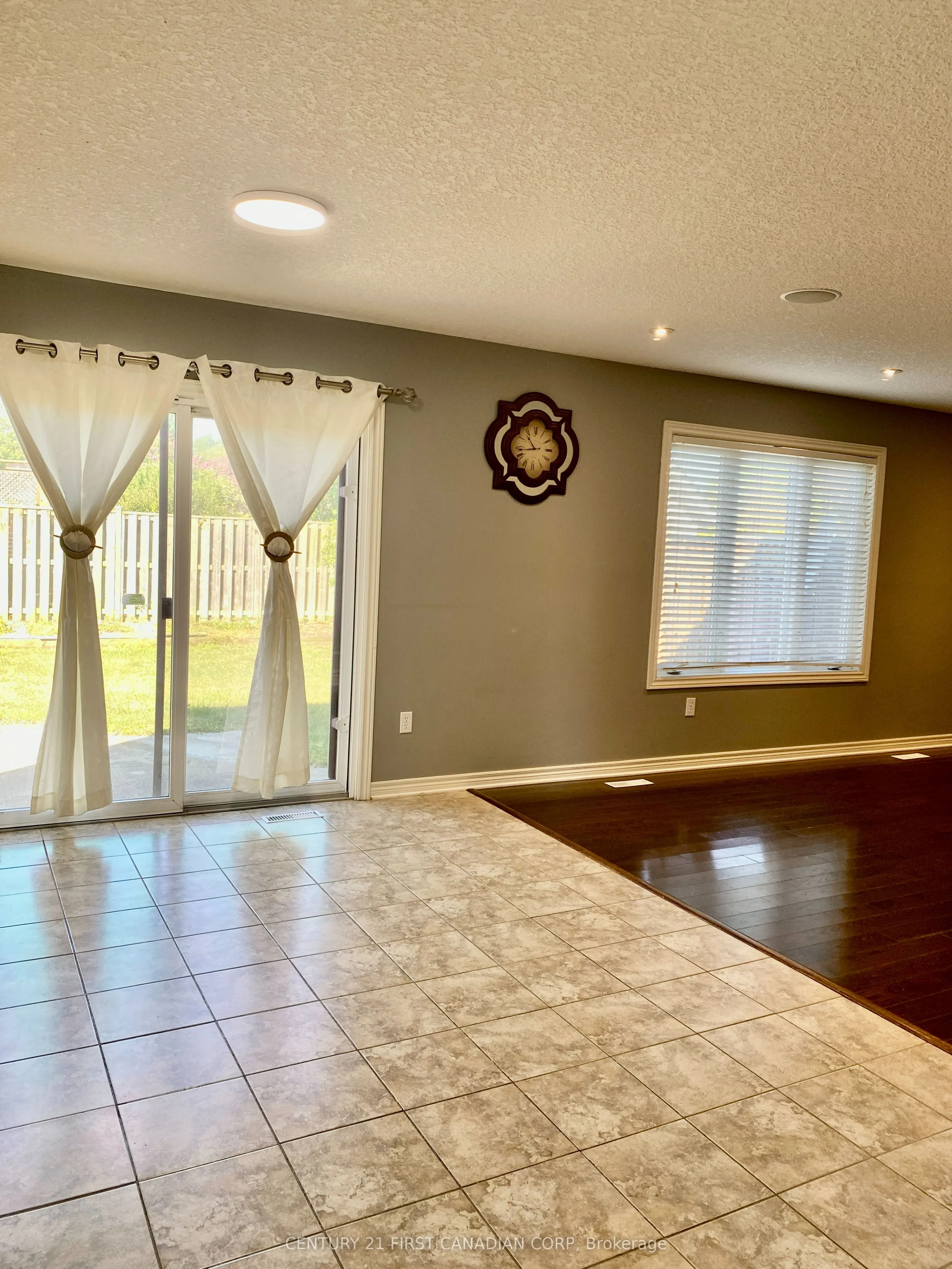 1678 BLACKMAPLE Crescent