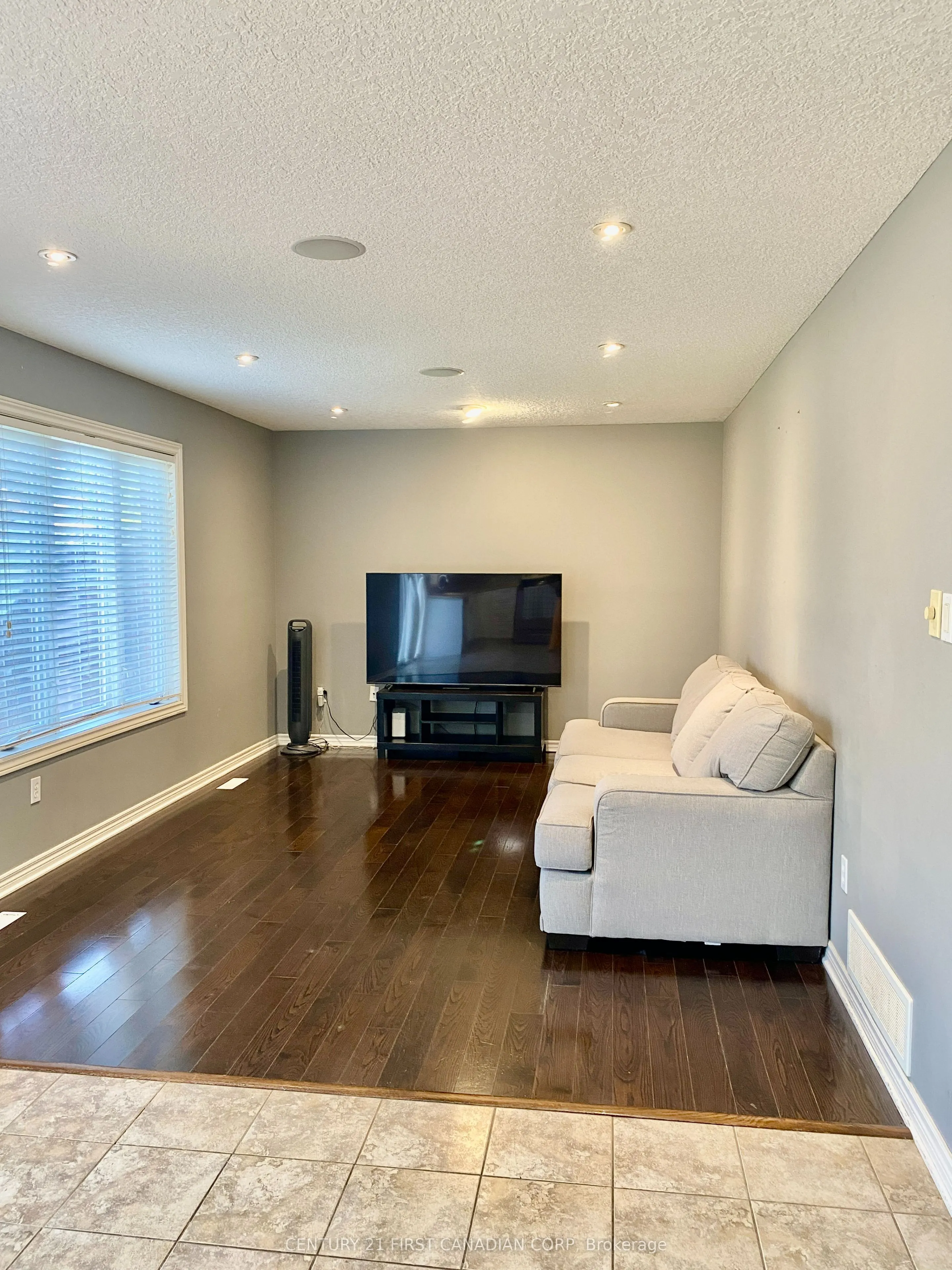 1678 BLACKMAPLE Crescent