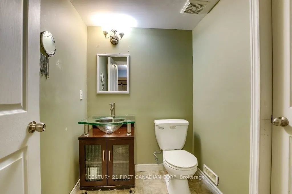 1678 BLACKMAPLE Crescent
