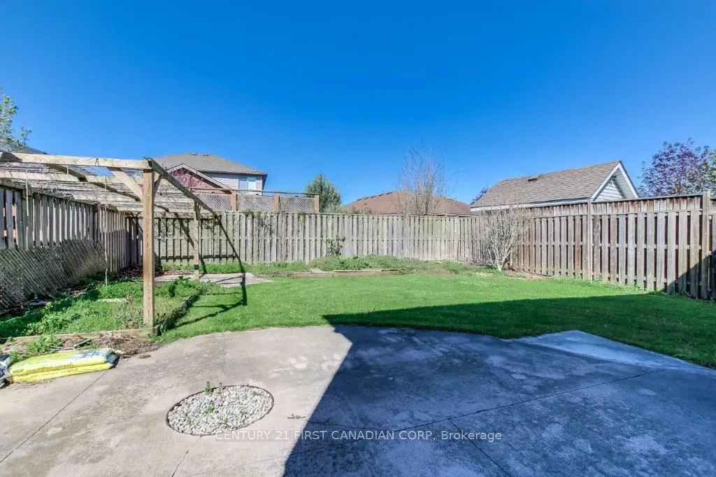 1678 BLACKMAPLE Crescent