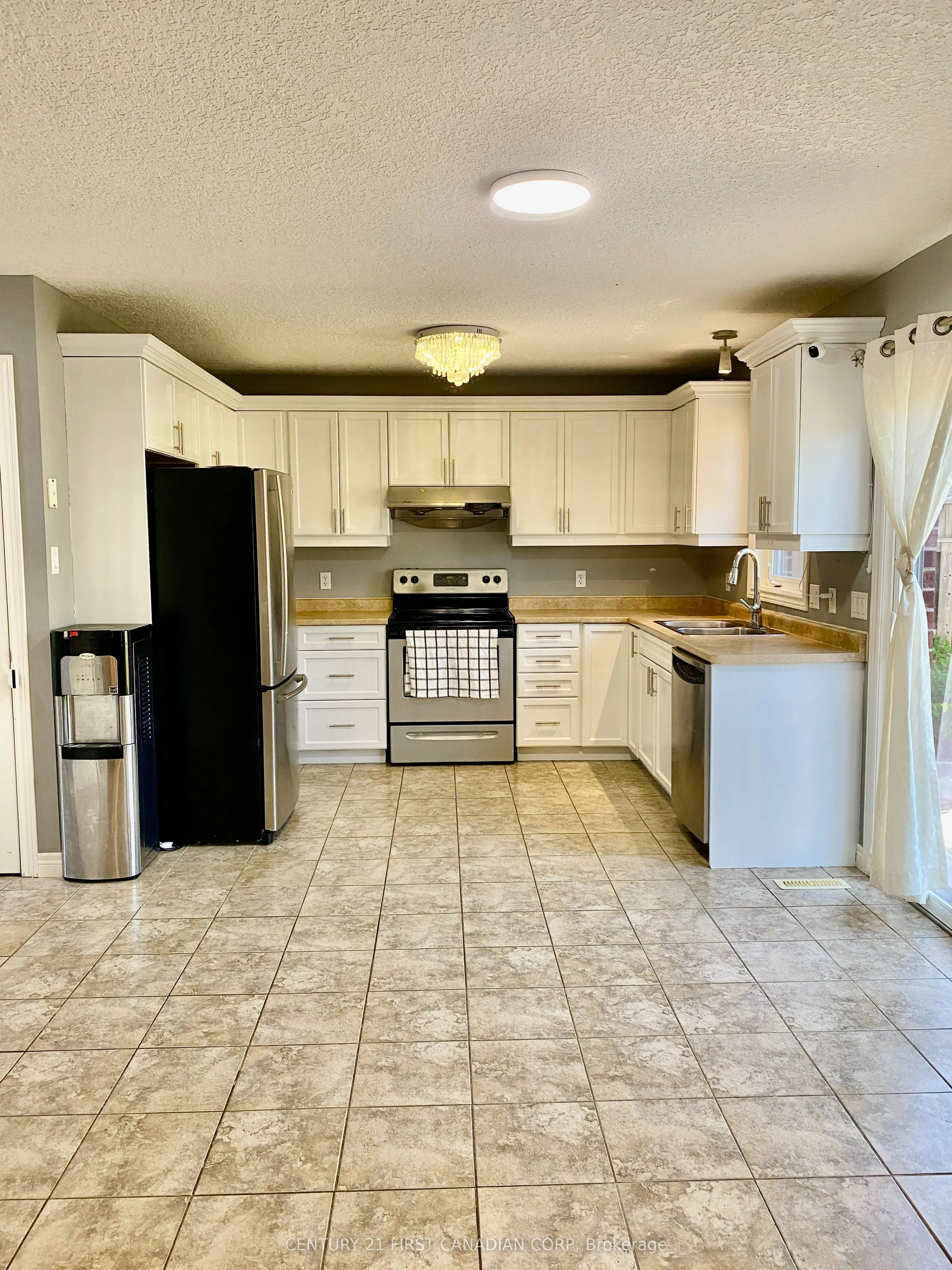 1678 BLACKMAPLE Crescent