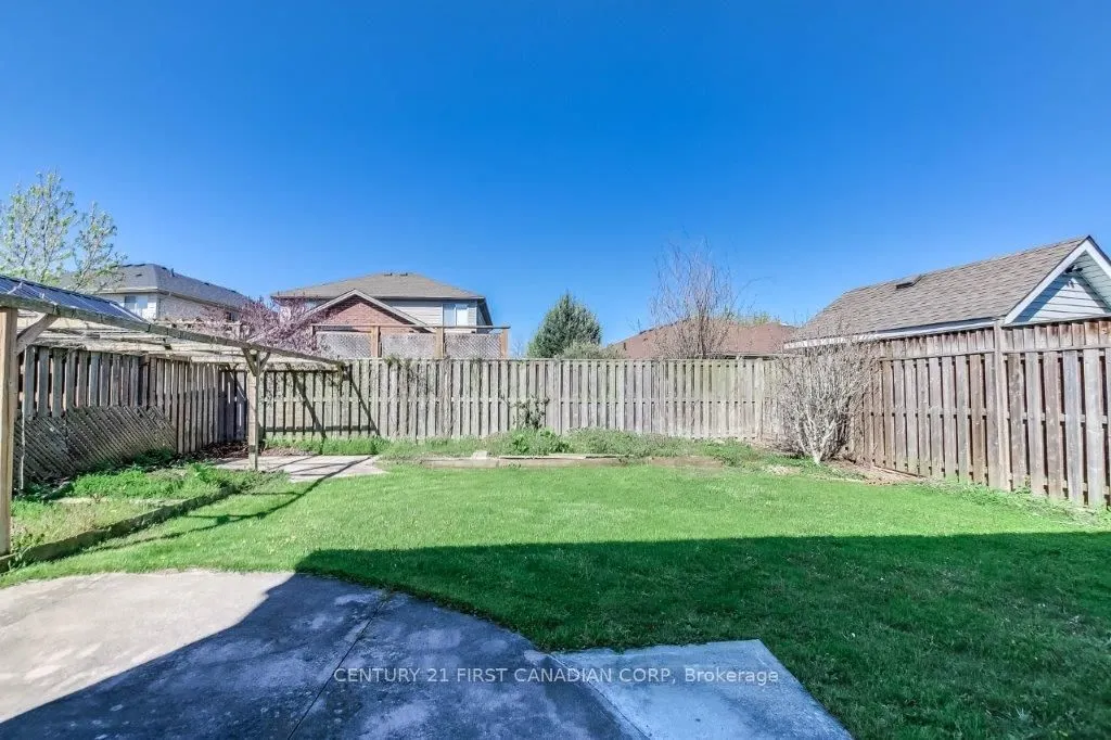 1678 BLACKMAPLE Crescent