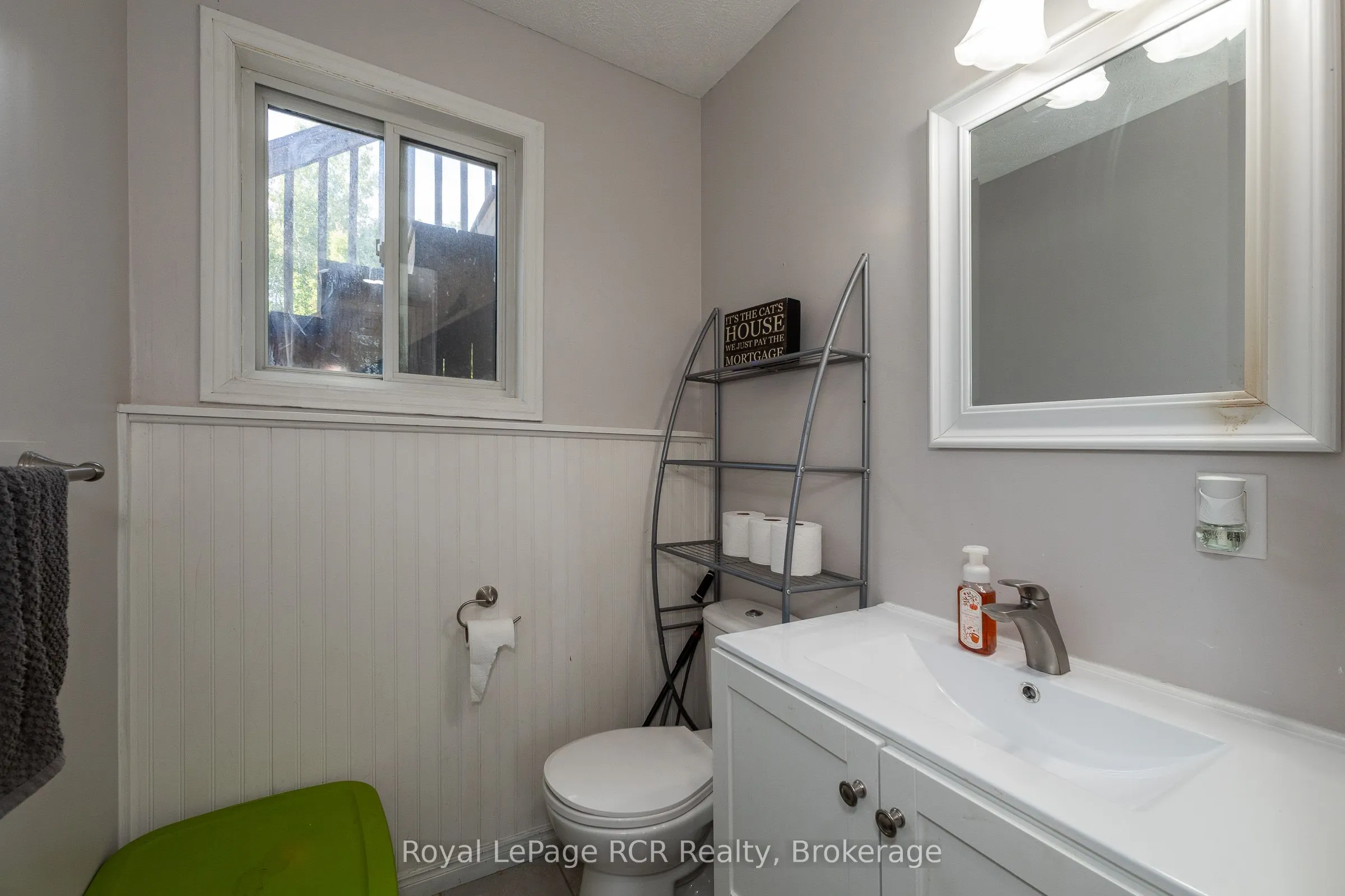 876 27th Street W