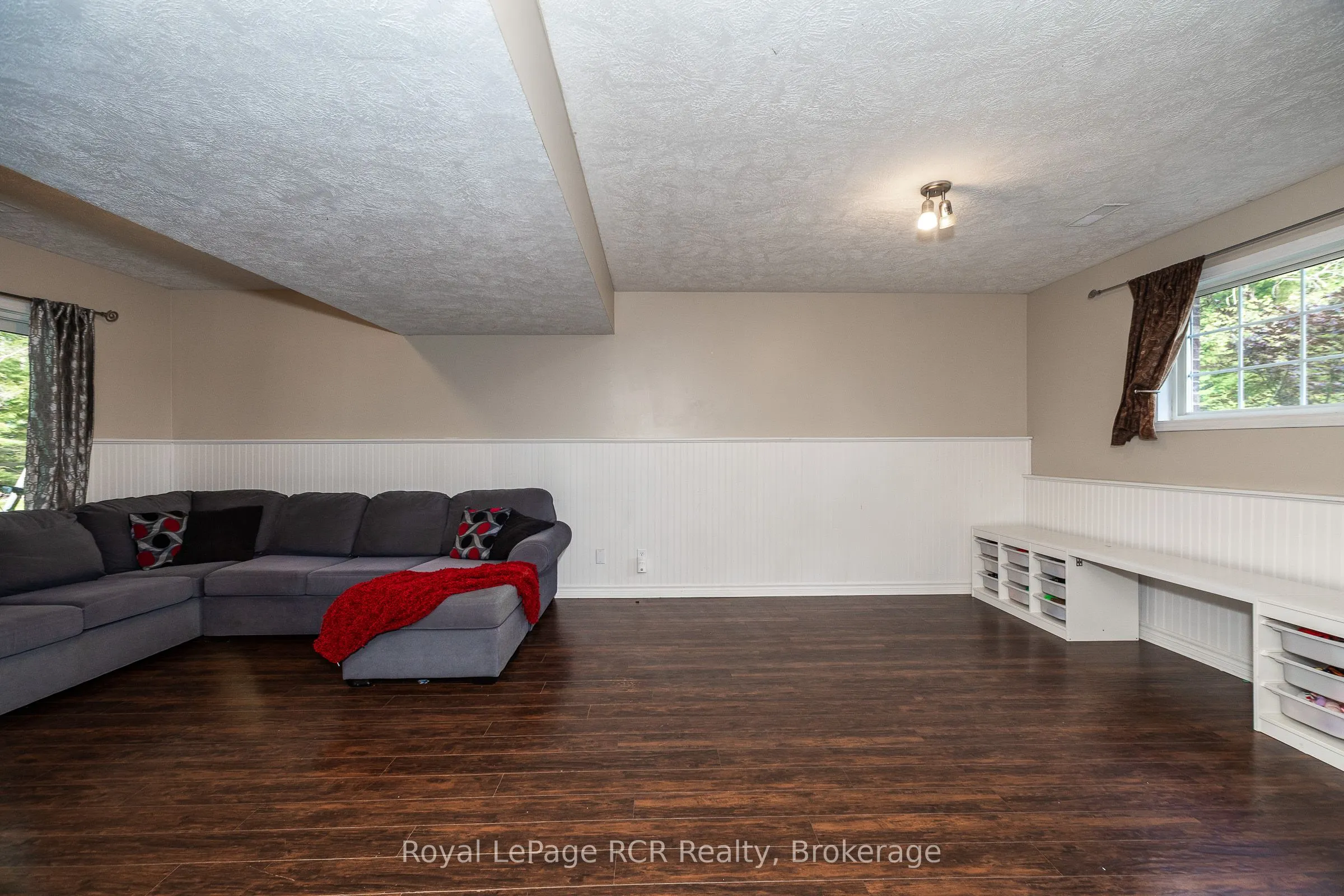876 27th Street W