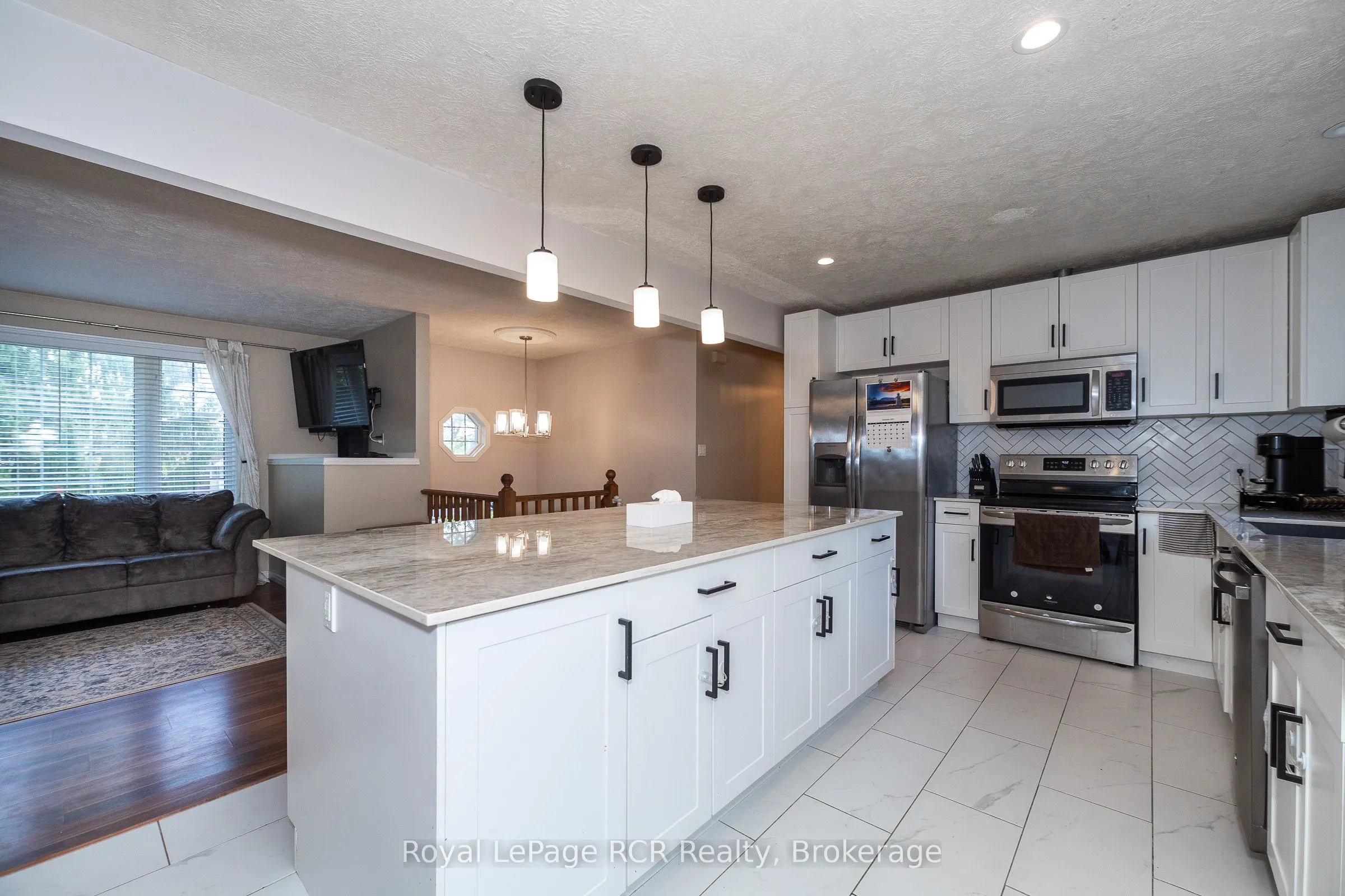876 27th Street W