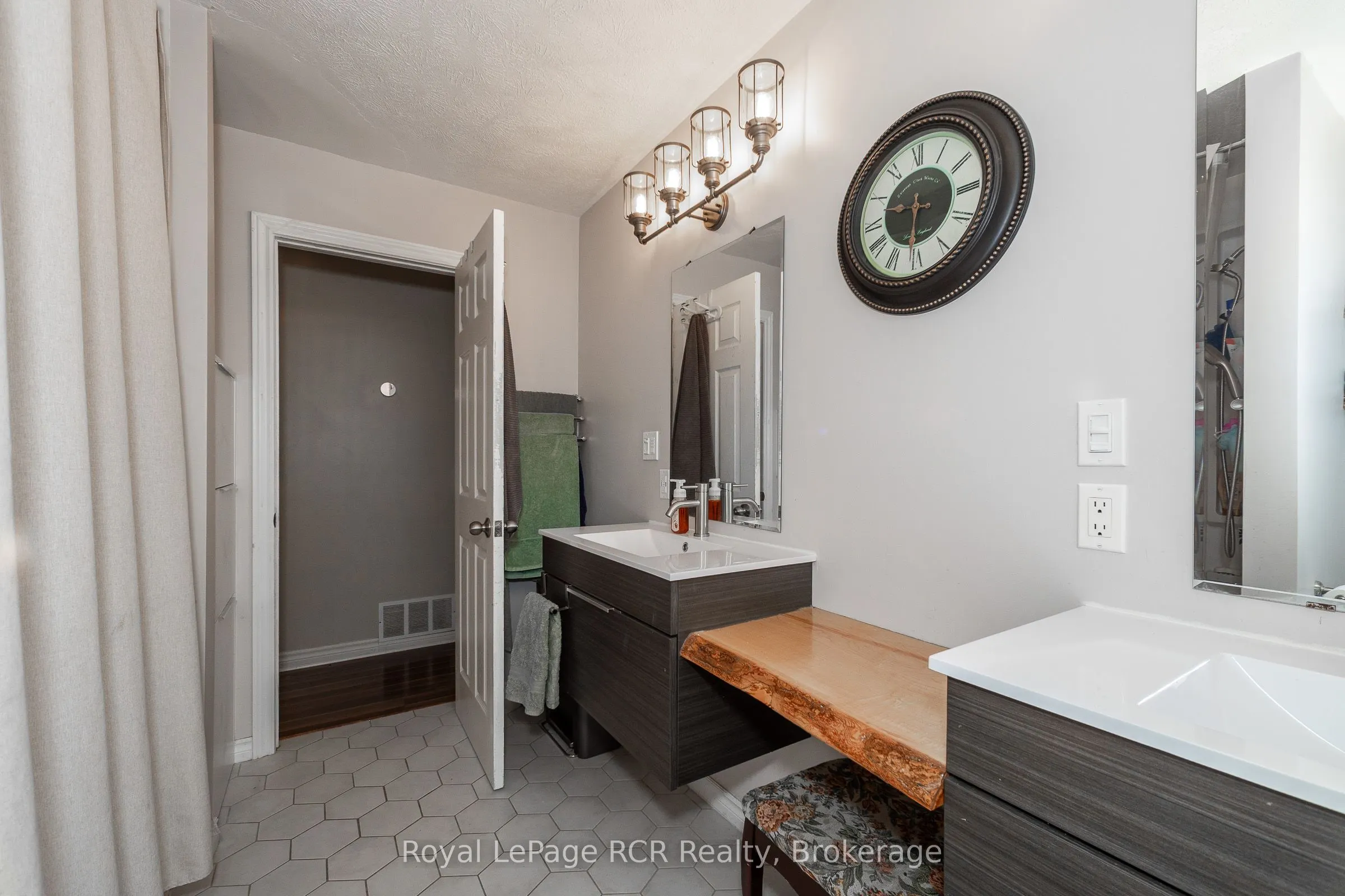 876 27th Street W