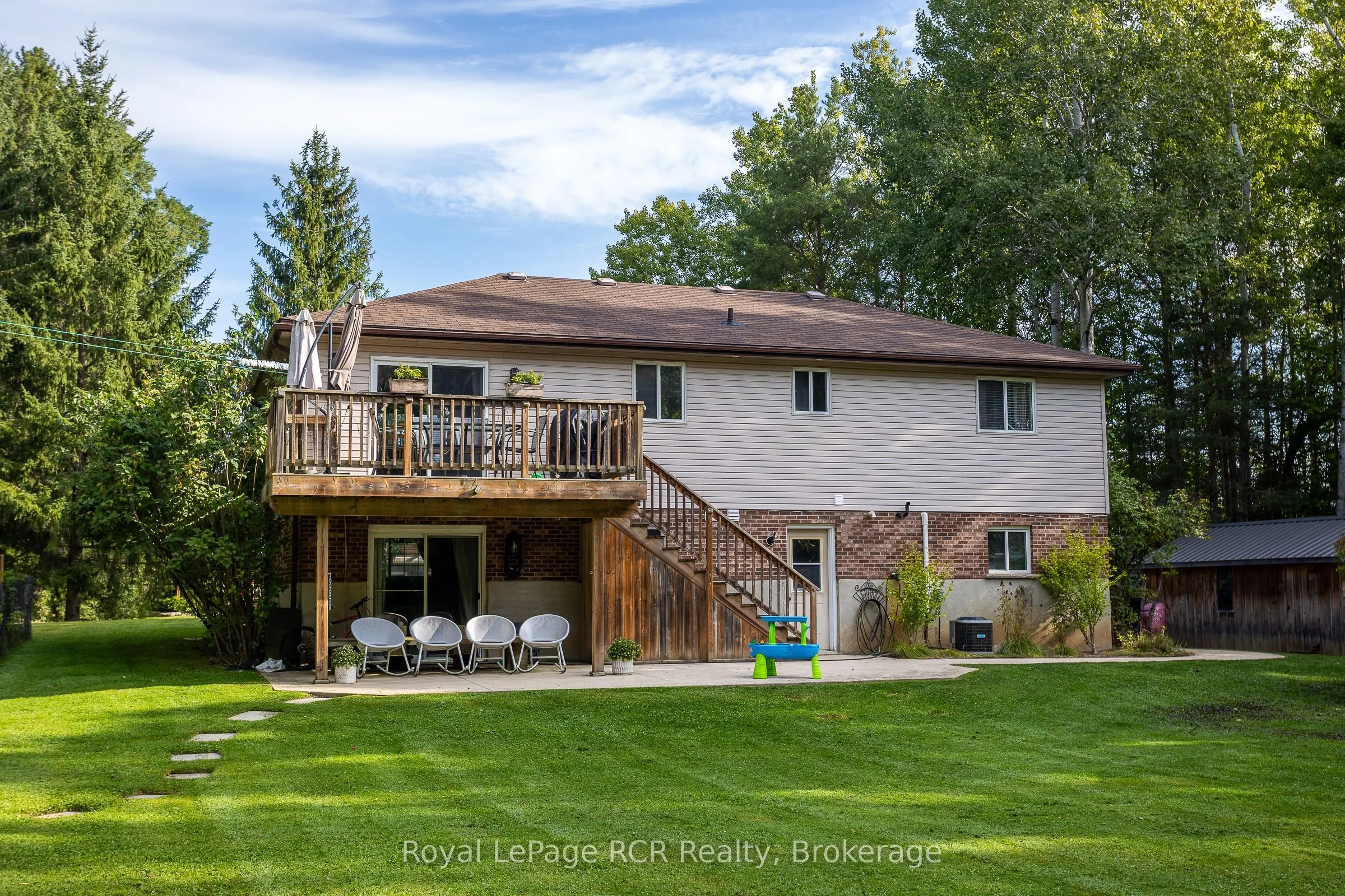 876 27th Street W