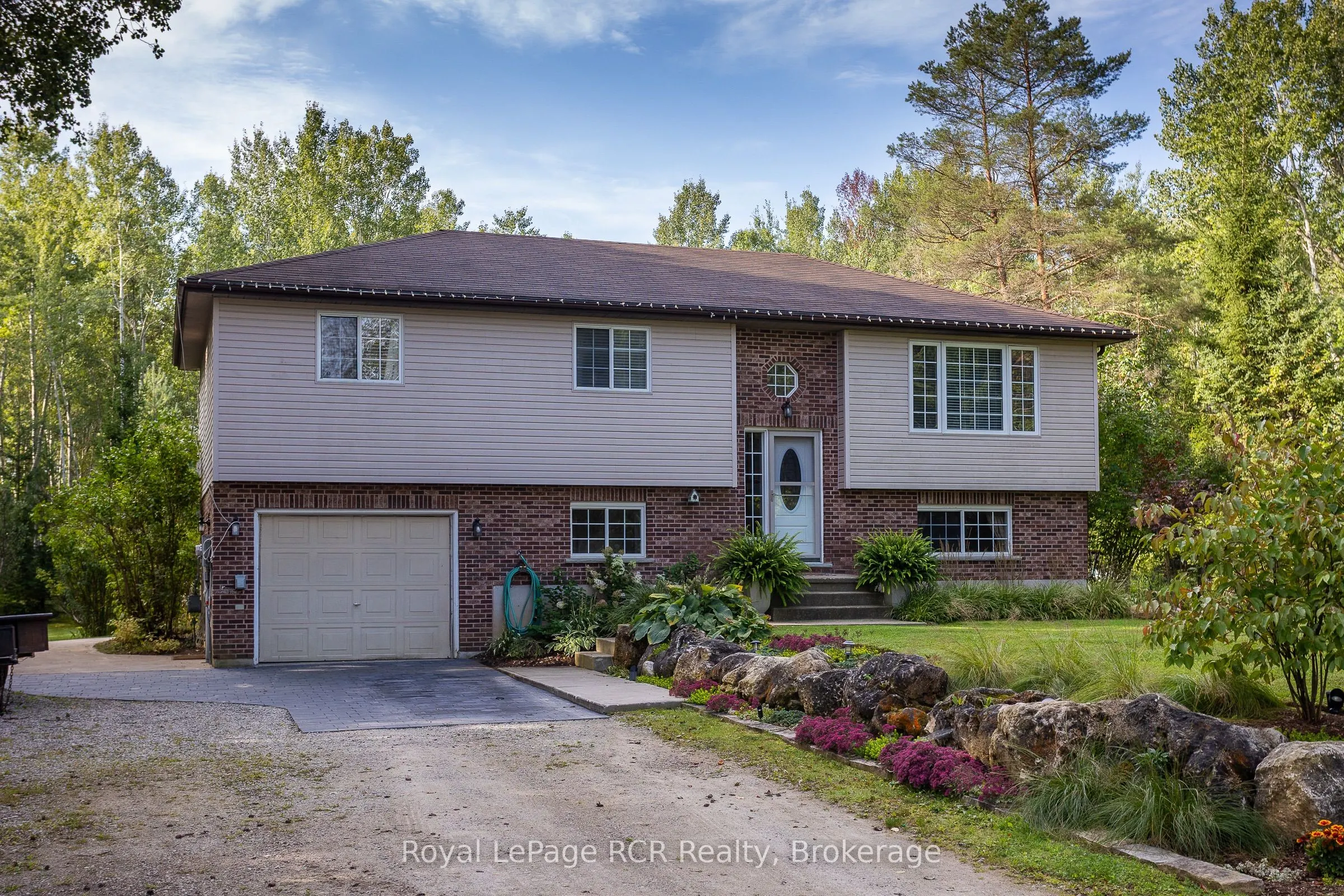 876 27th Street W