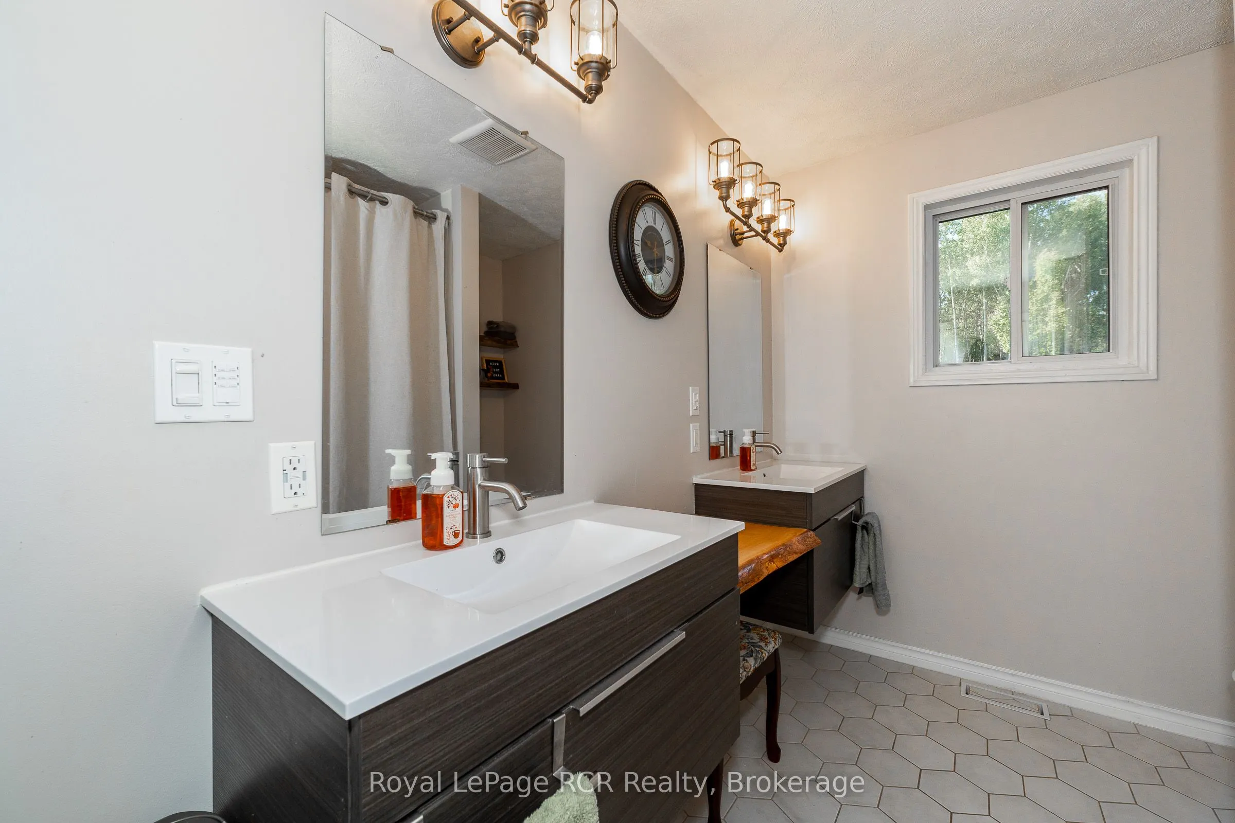 876 27th Street W