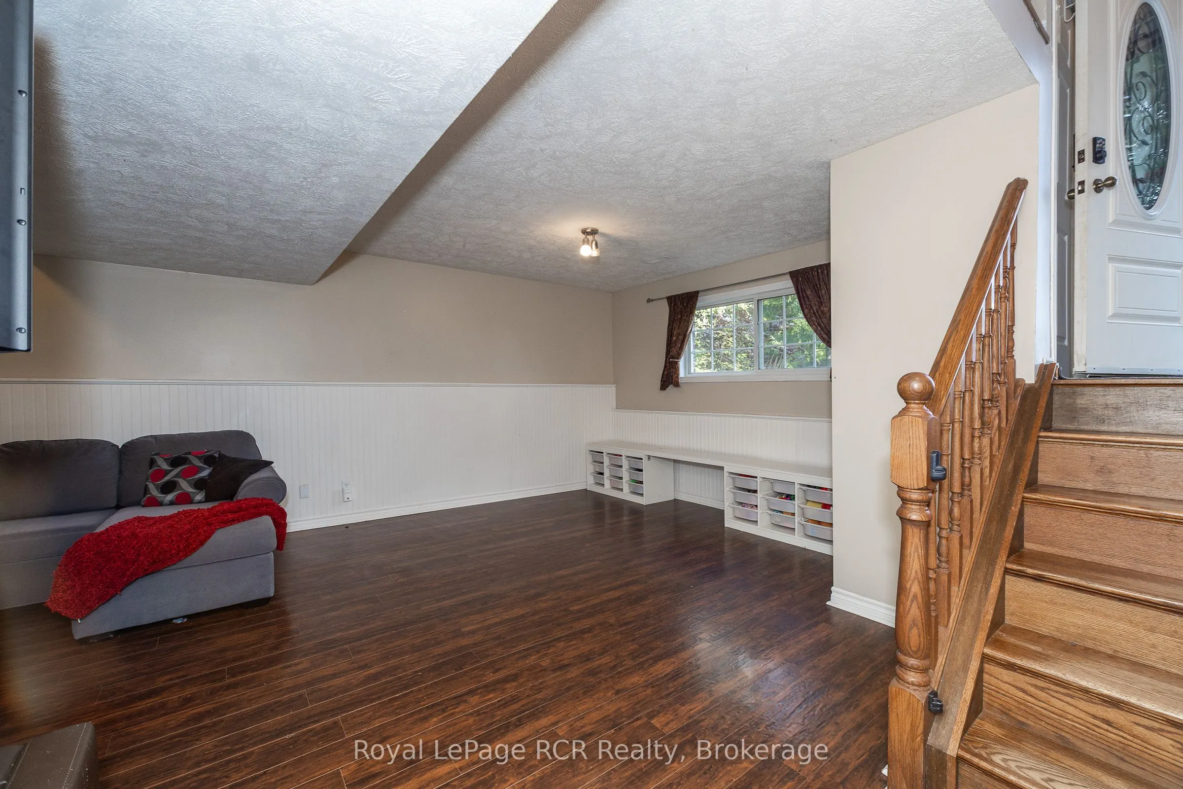 876 27th Street W