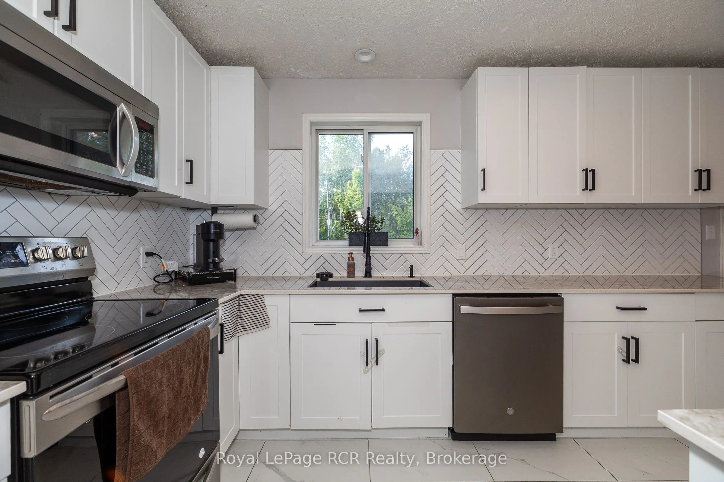 876 27th Street W