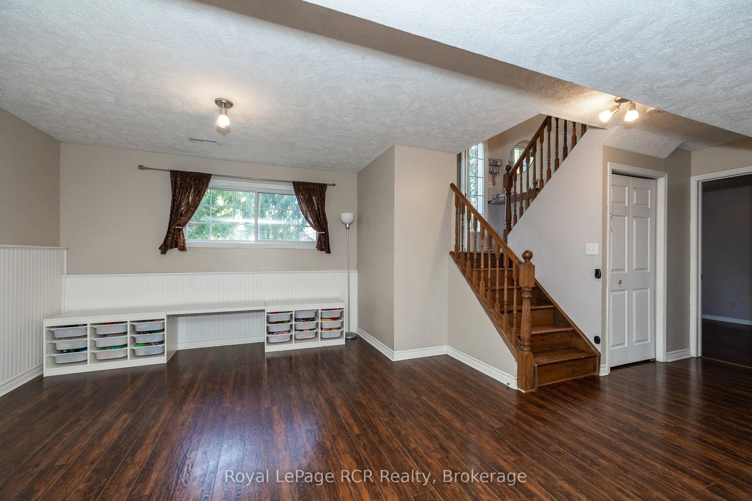 876 27th Street W