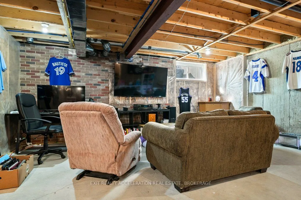1551 Davenport Crescent
