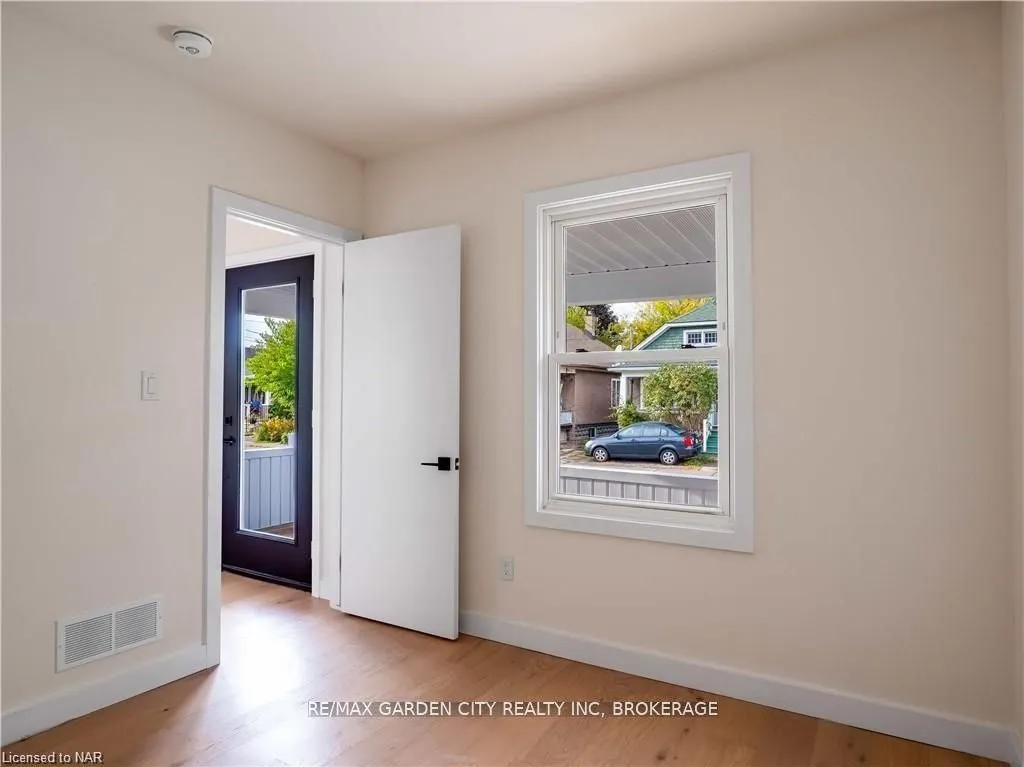 98 PLEASANT Avenue