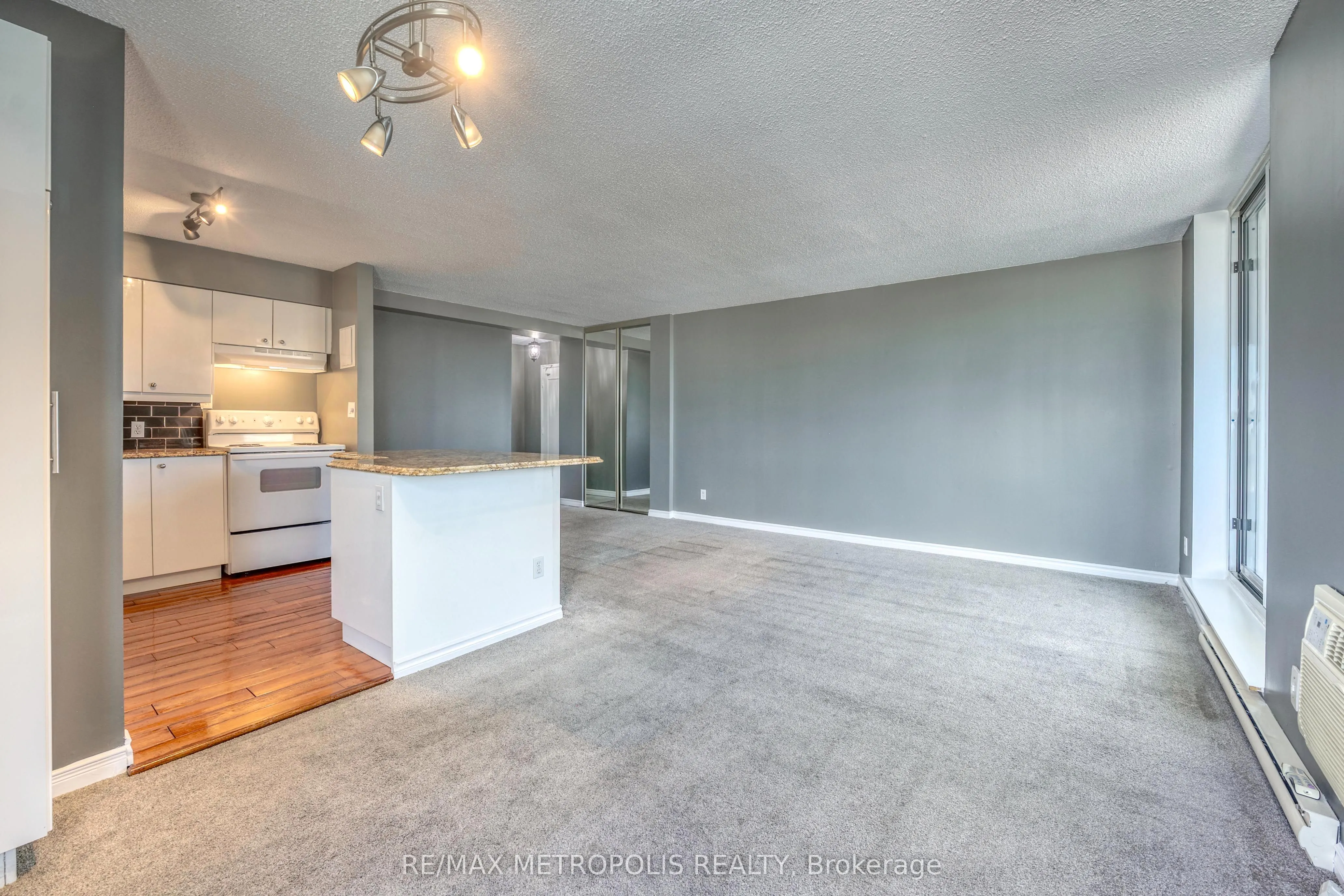155 Front Street N, #1408
