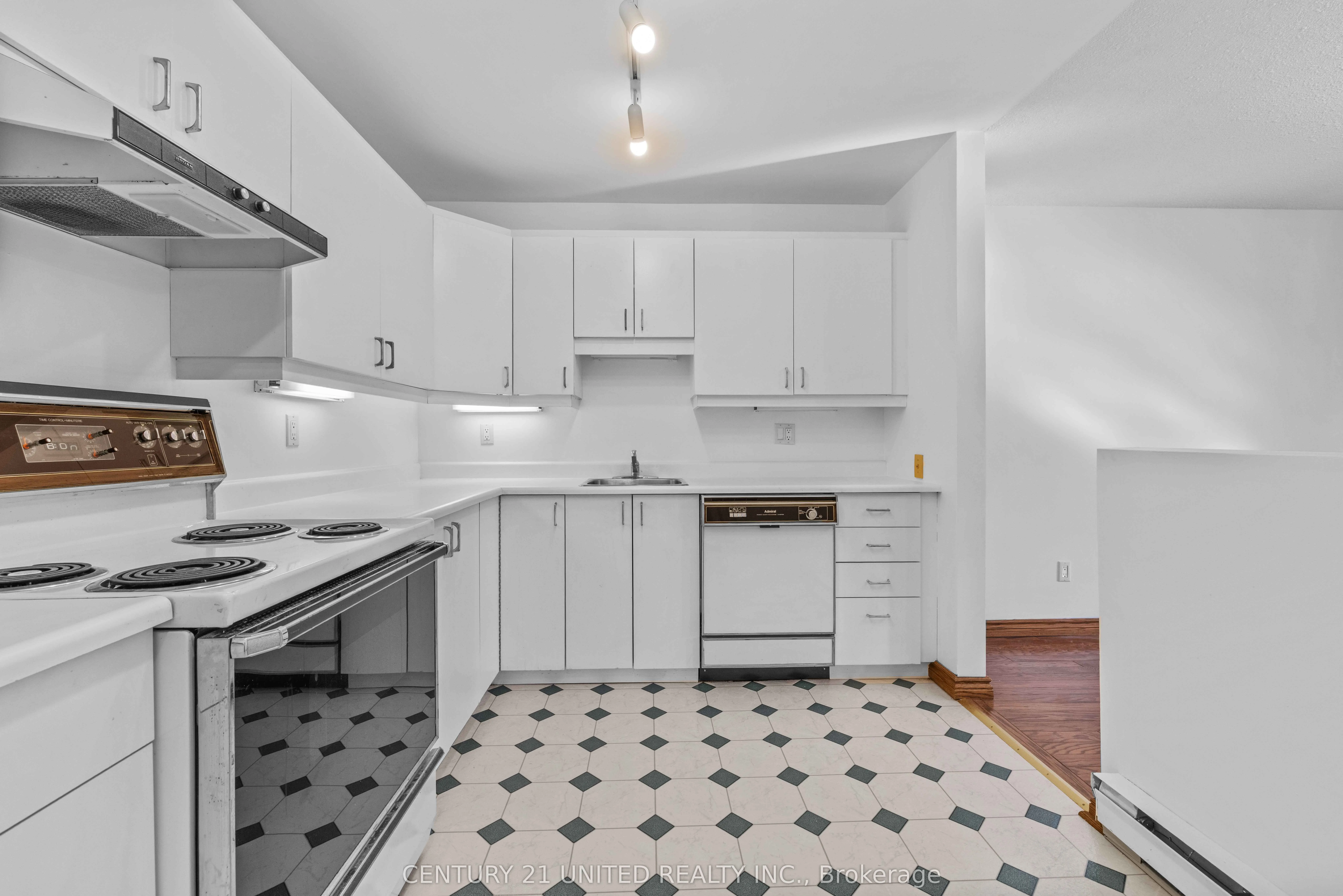 21 Paddock Wood, #8