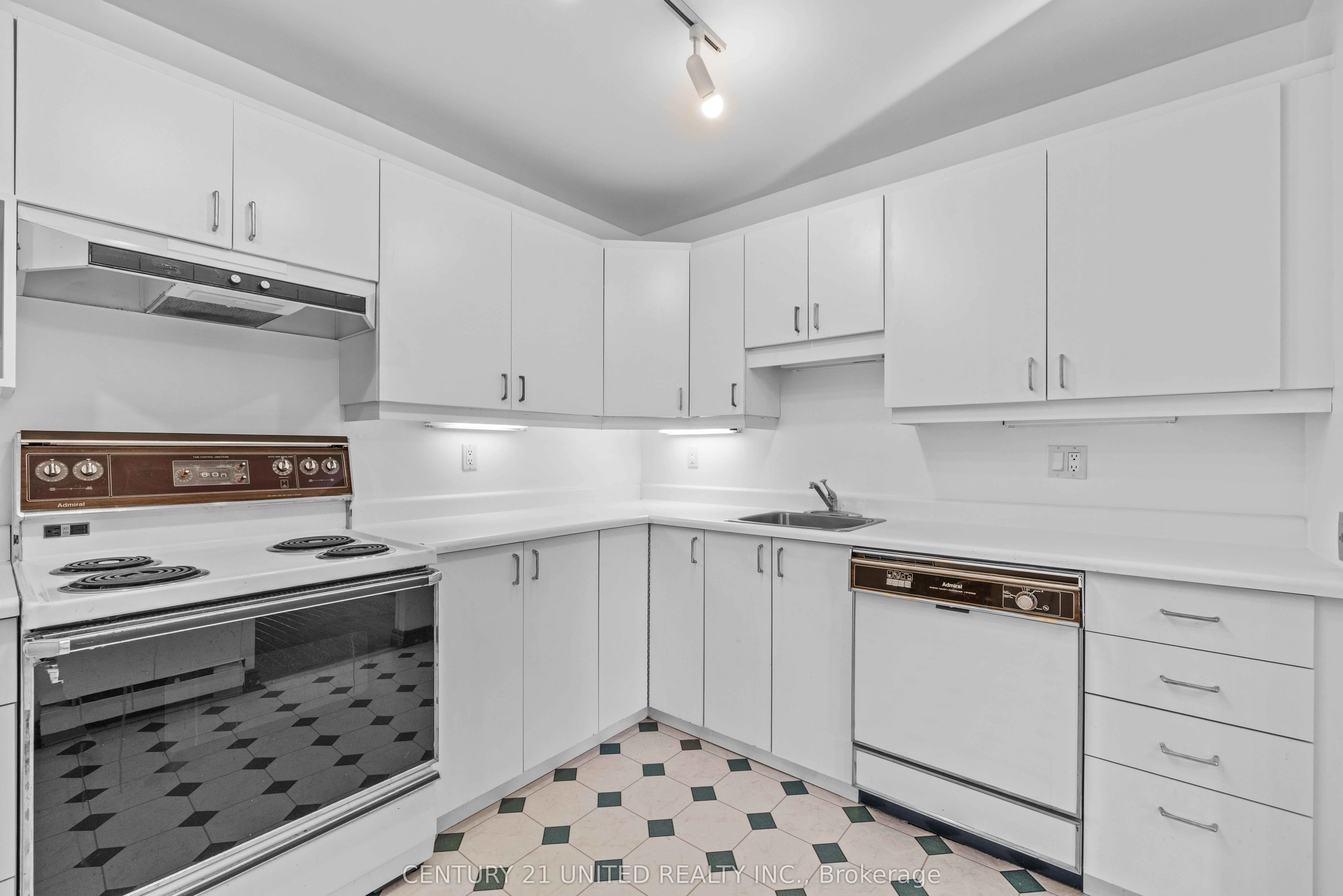 21 Paddock Wood, #8