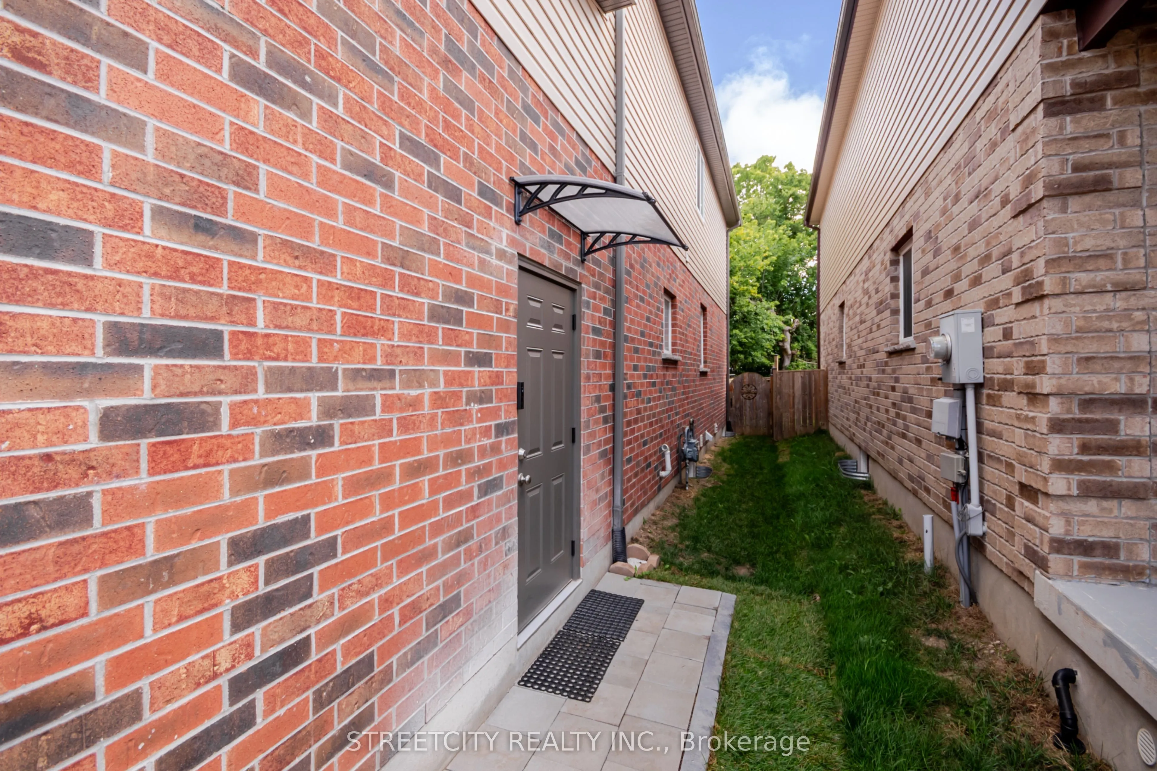 1253 Howlett Circle