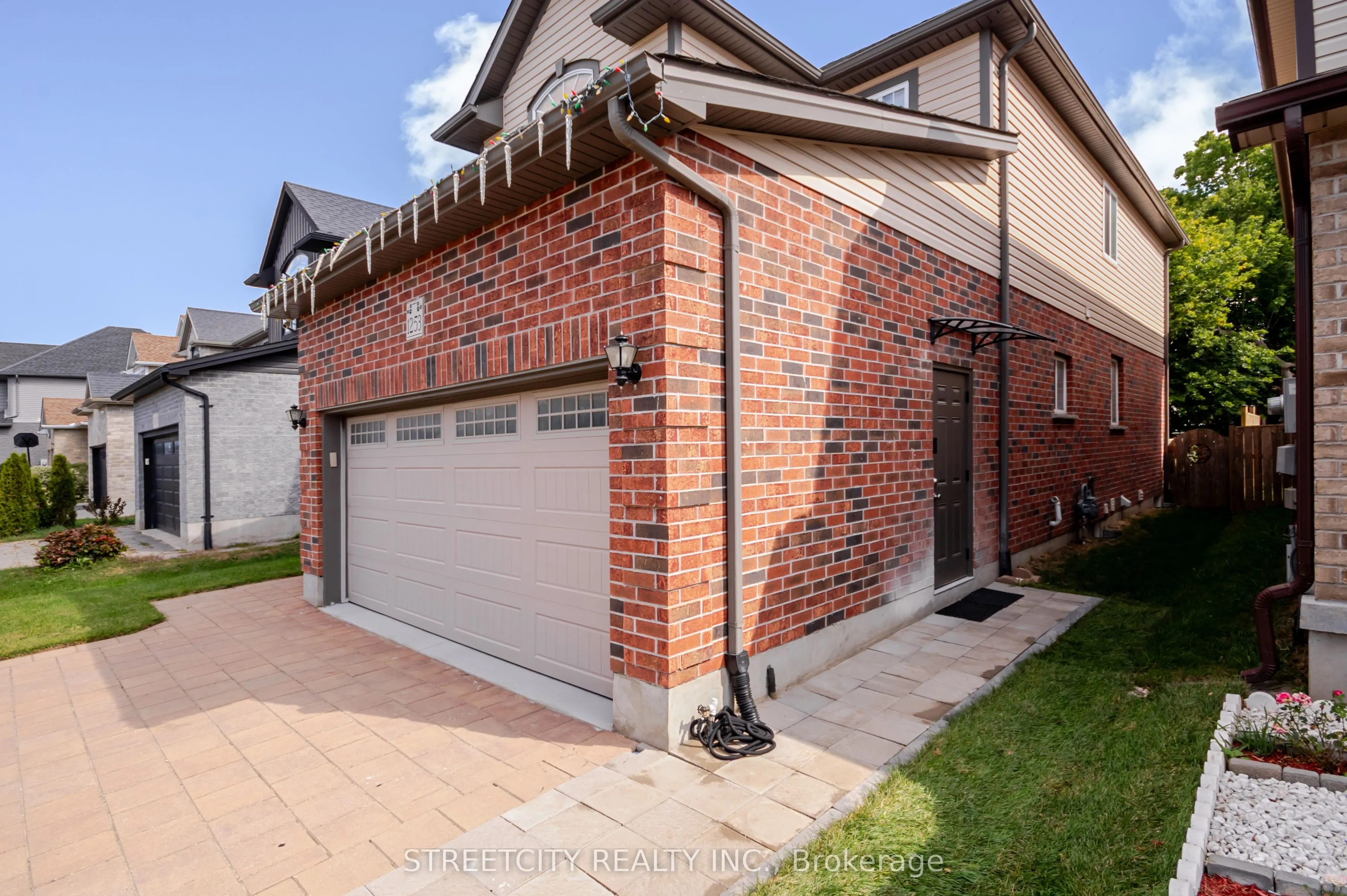 1253 Howlett Circle
