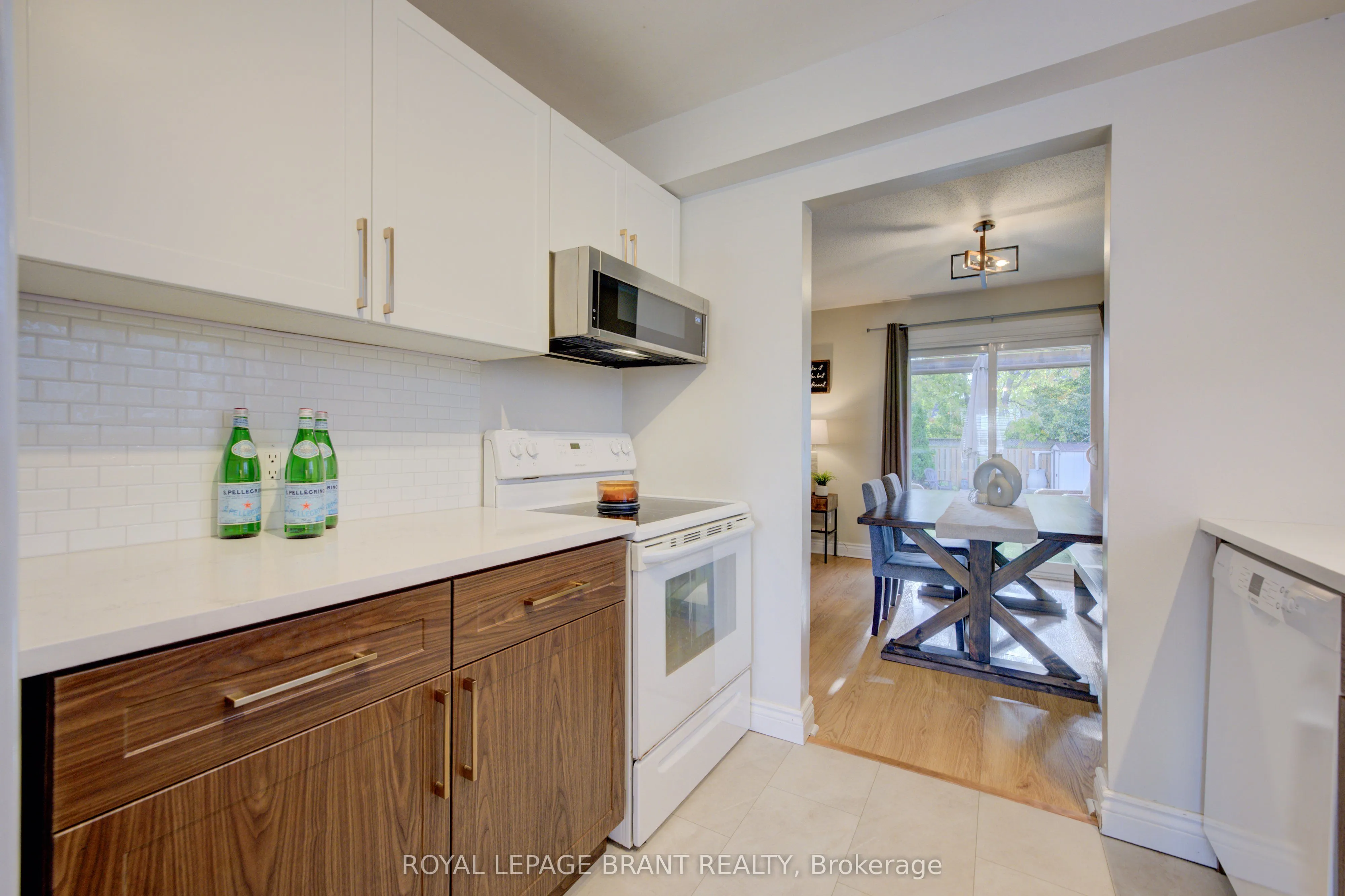 102 William Street N