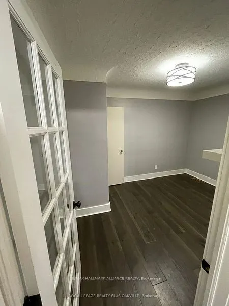 22 Bevan Court W