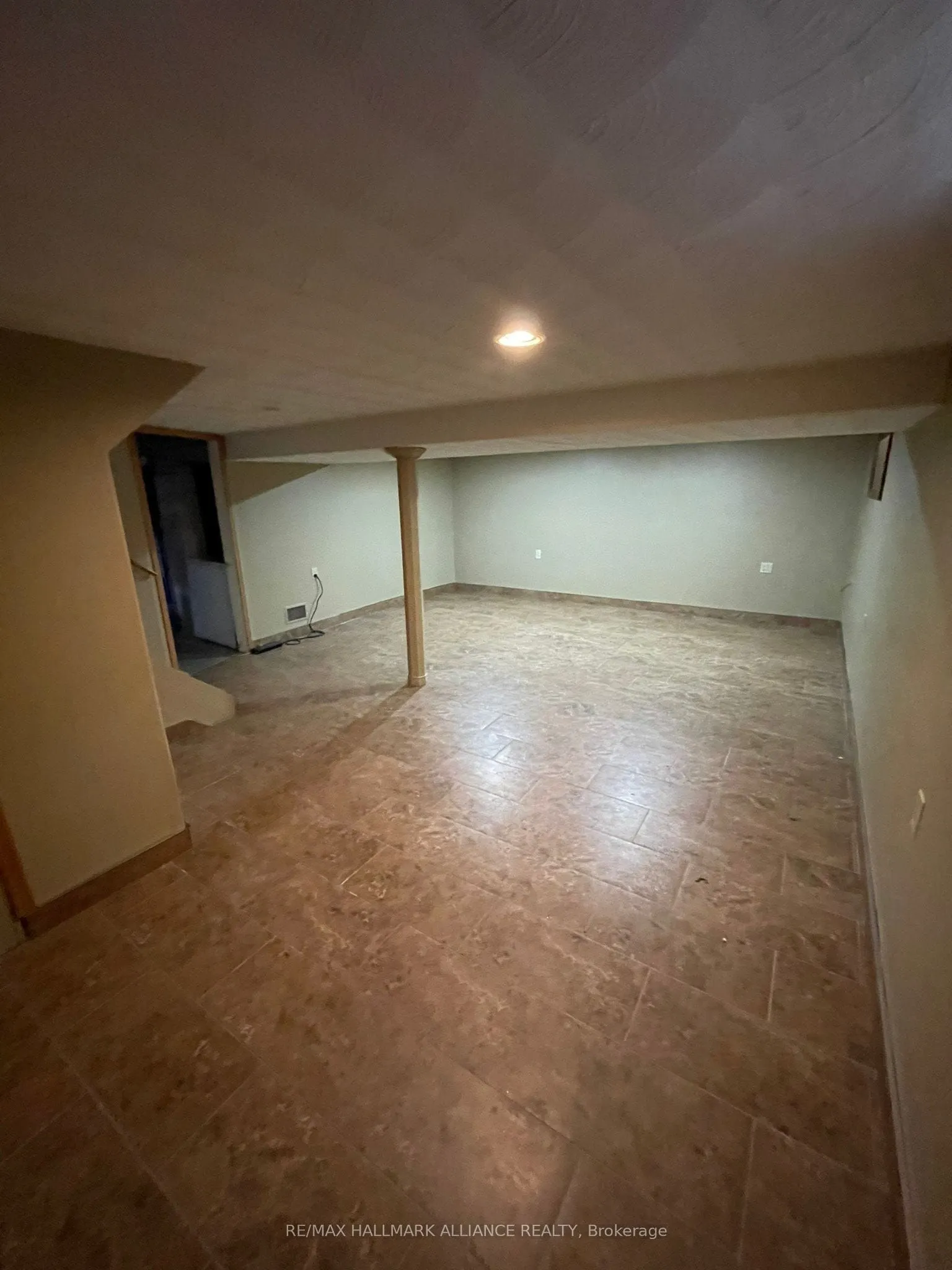22 Bevan Court W