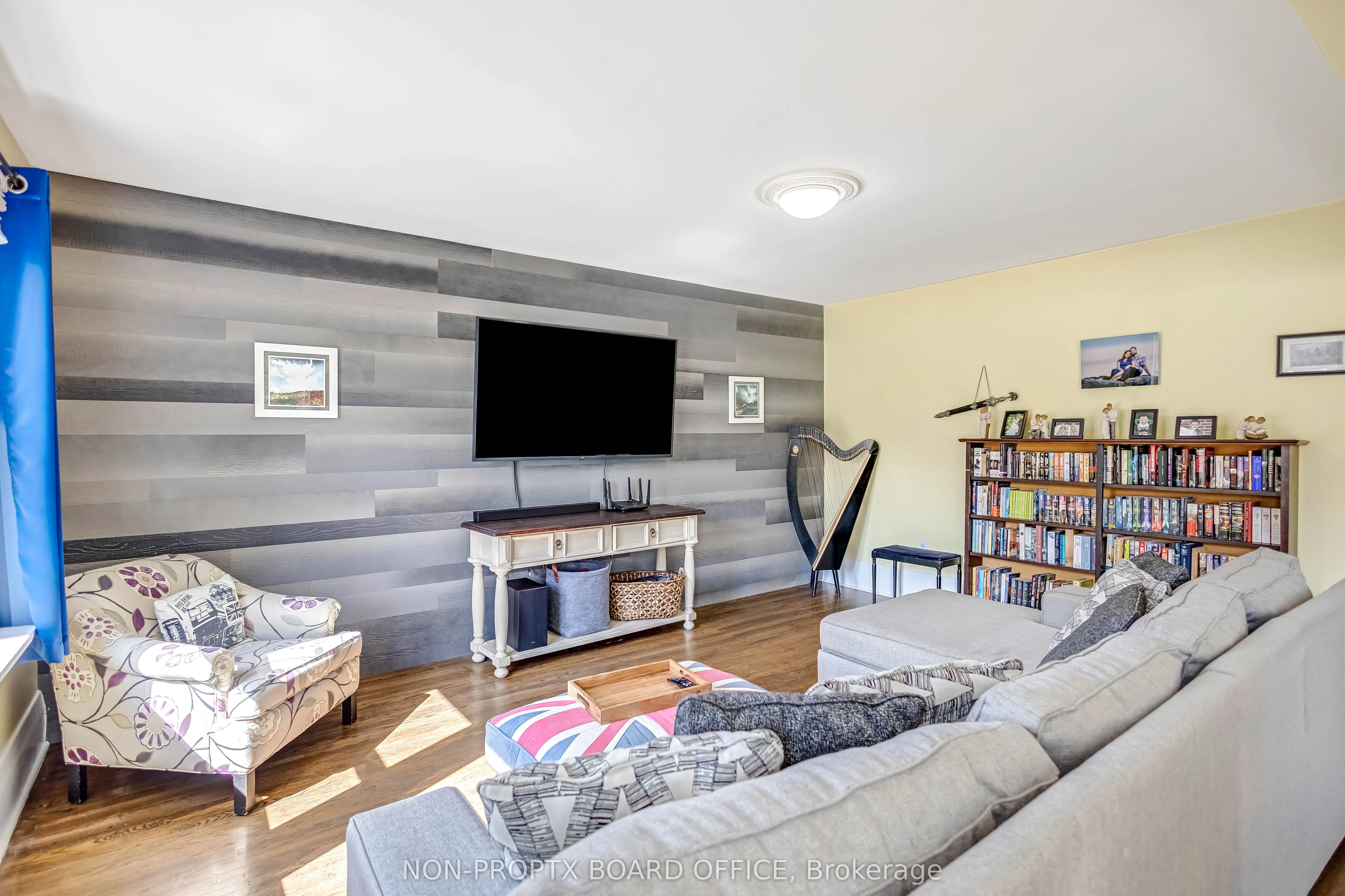118 Main Street W