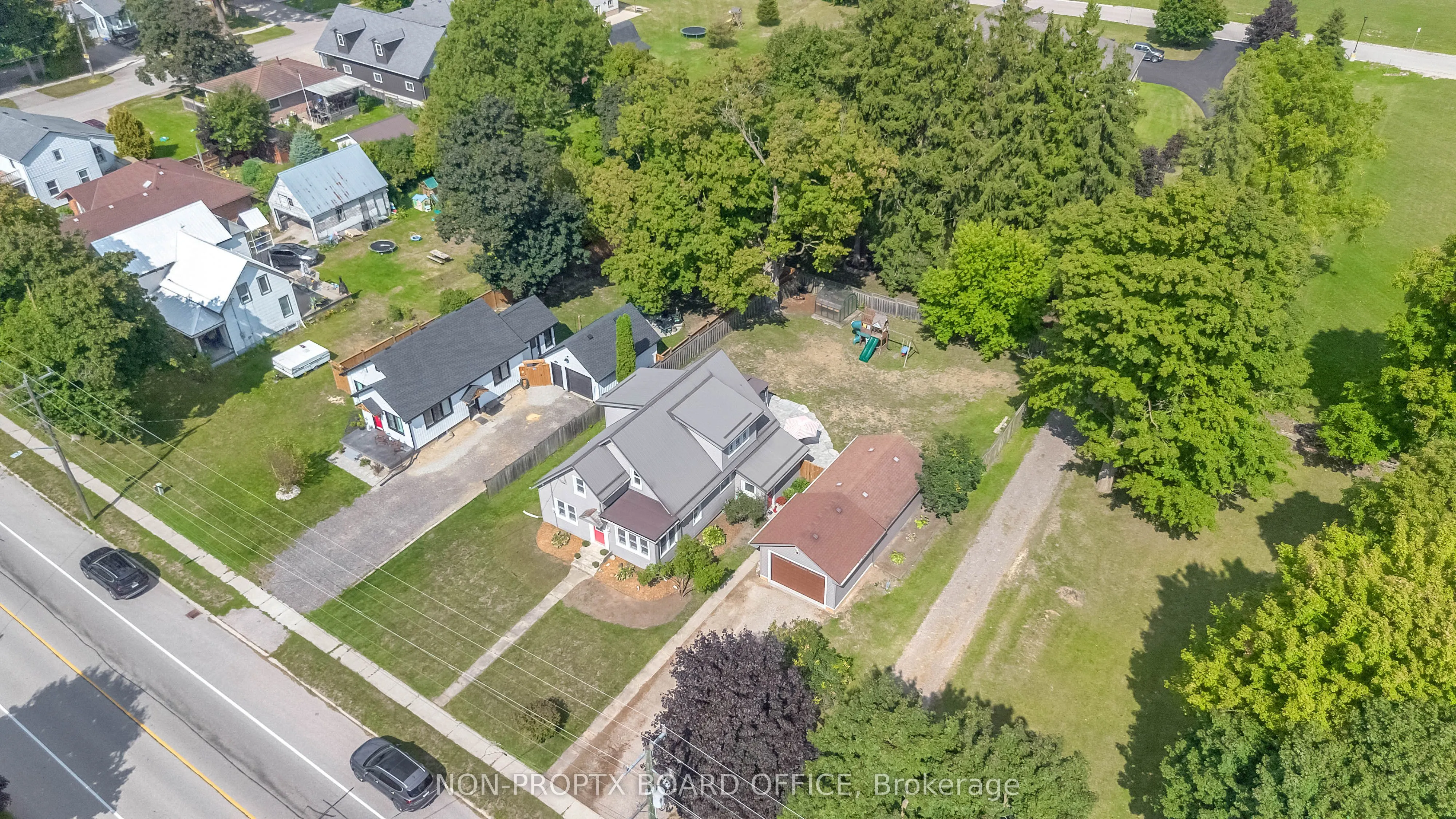 118 Main Street W