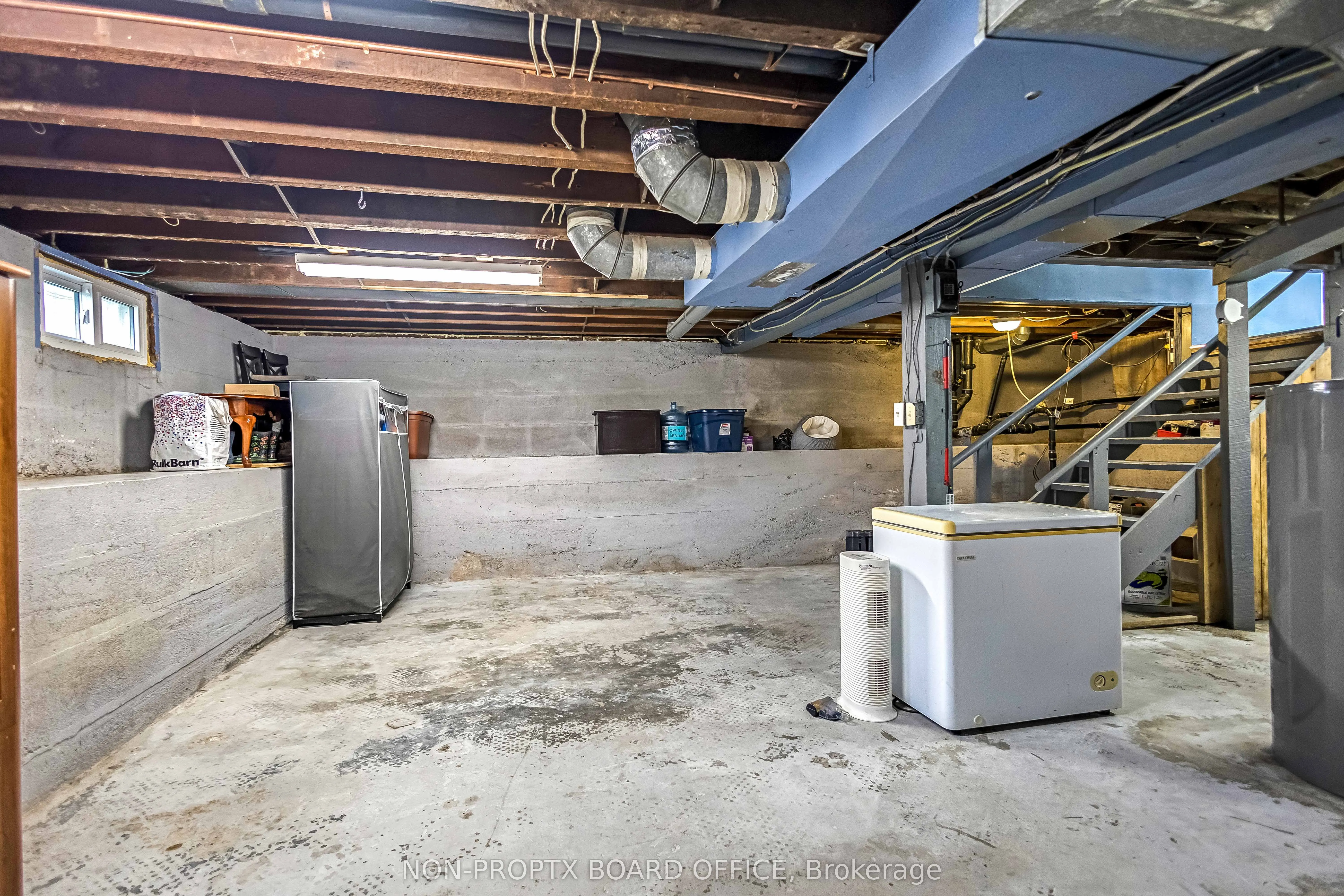 118 Main Street W