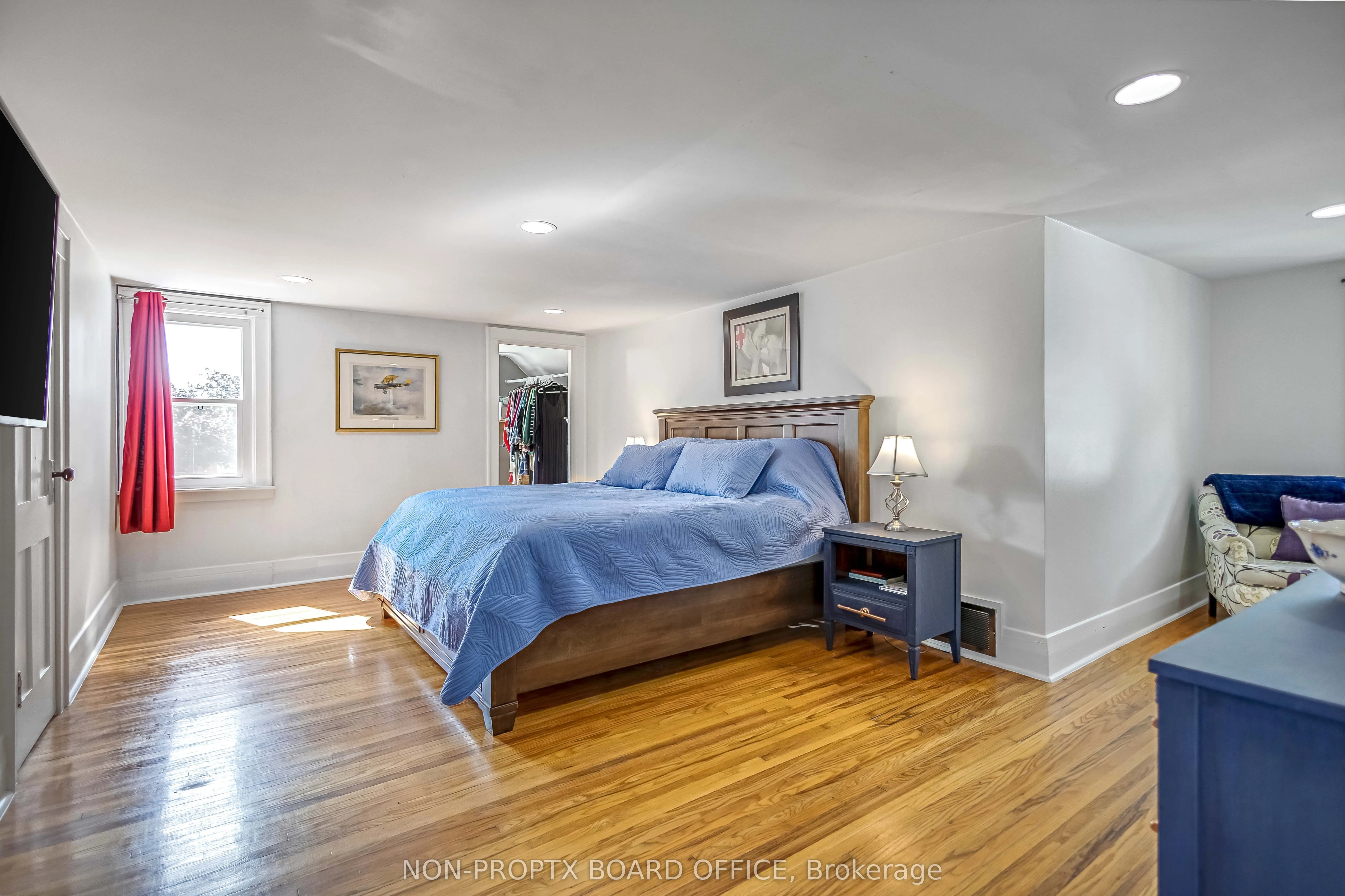 118 Main Street W