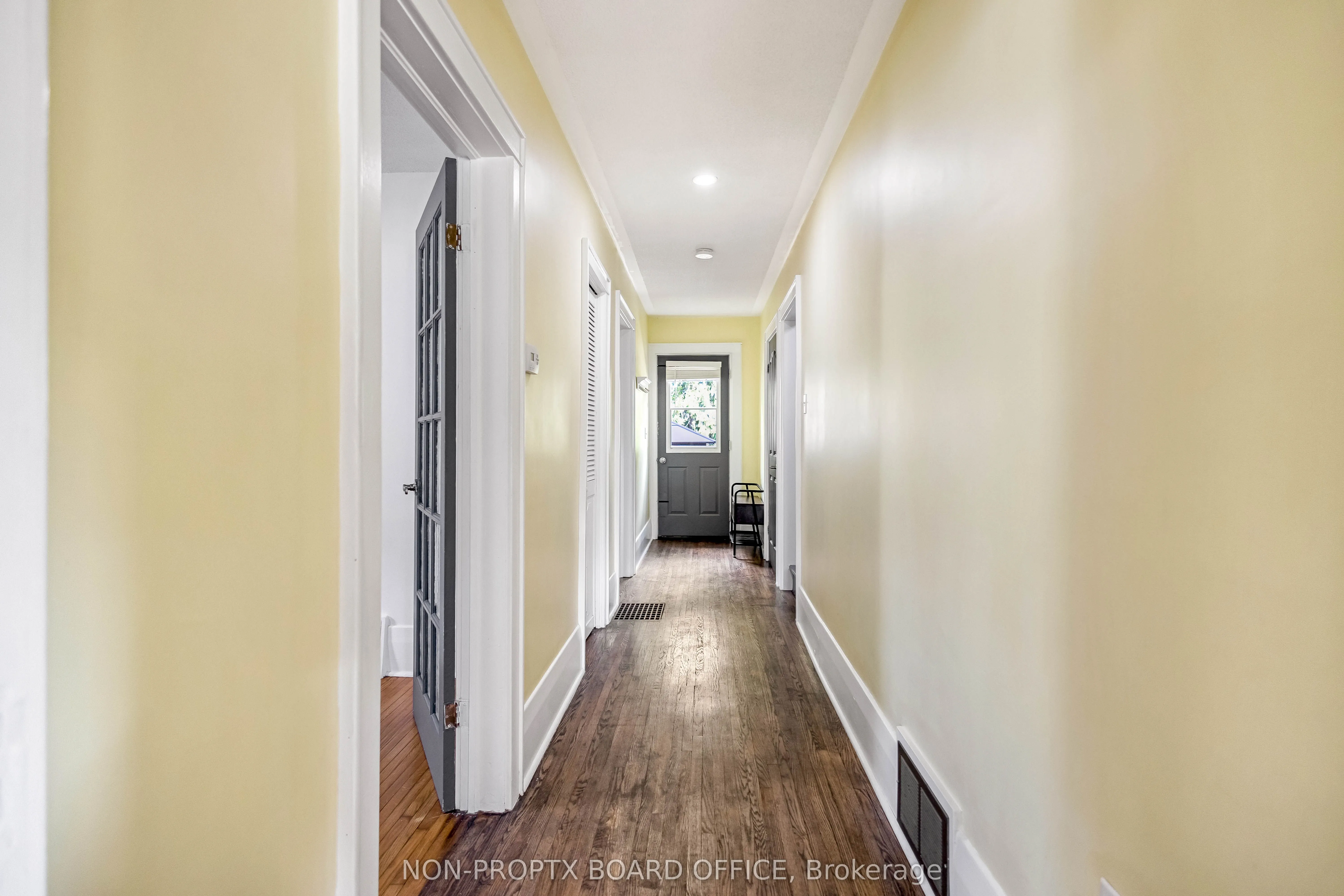 118 Main Street W