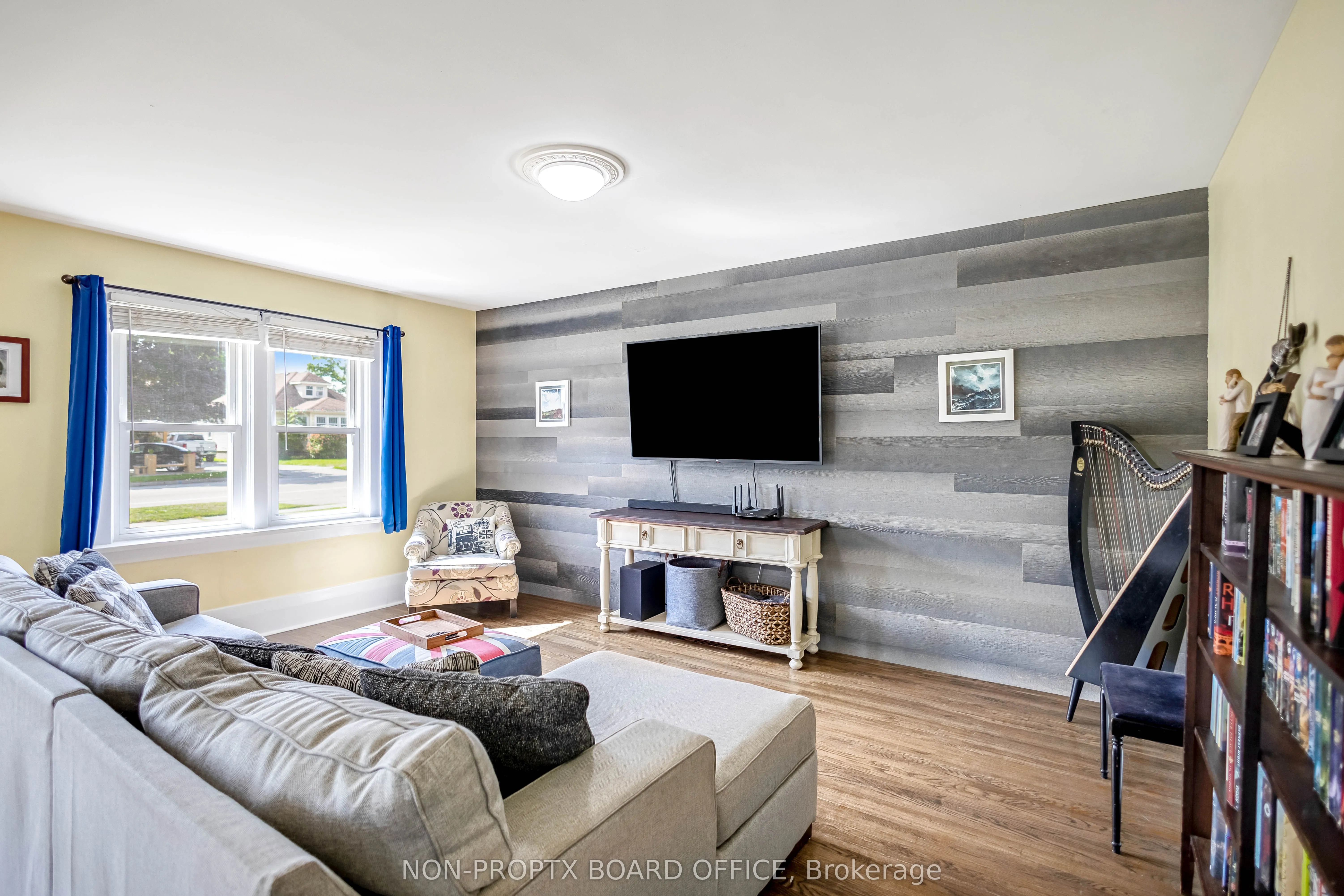 118 Main Street W