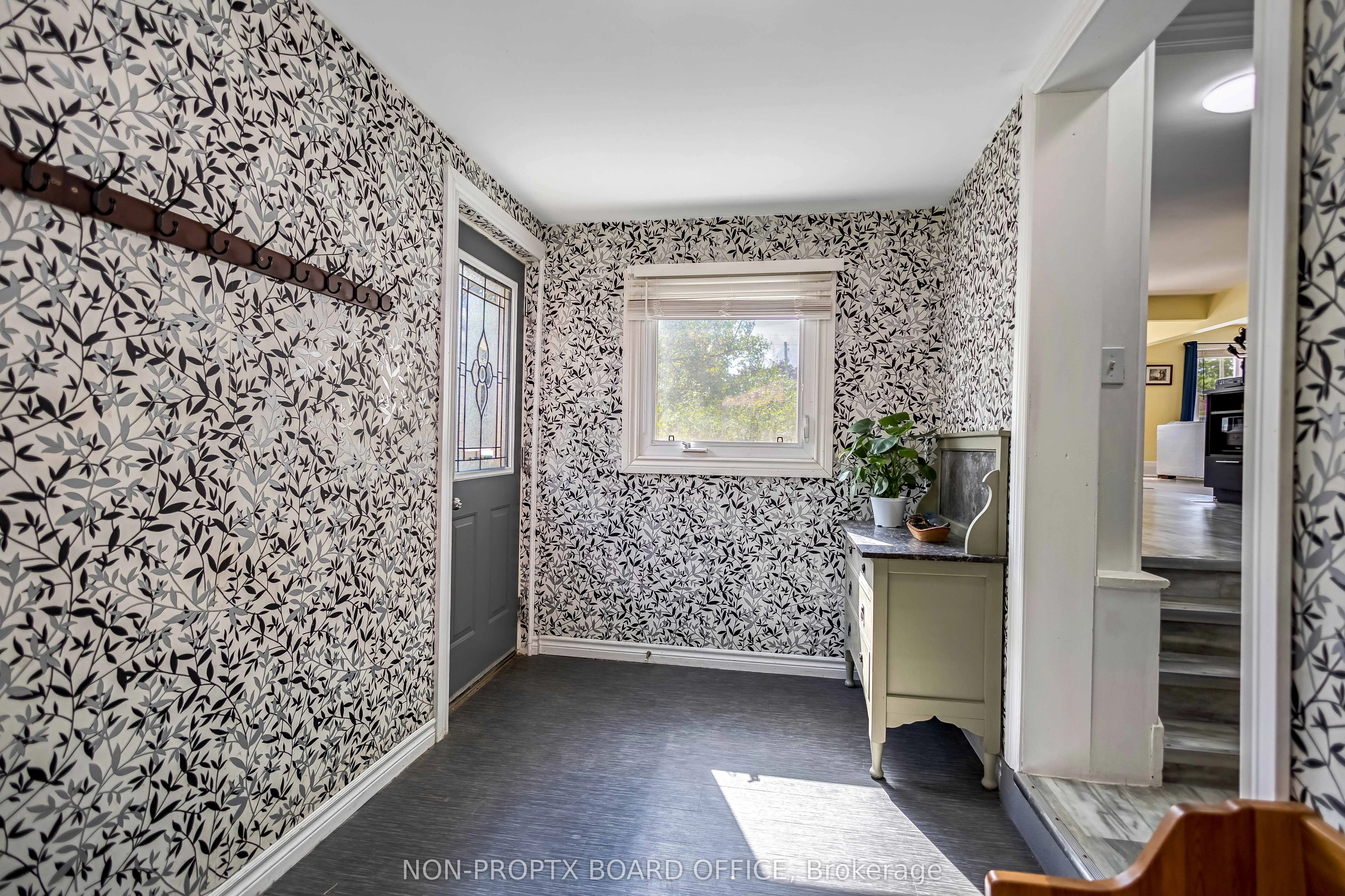 118 Main Street W
