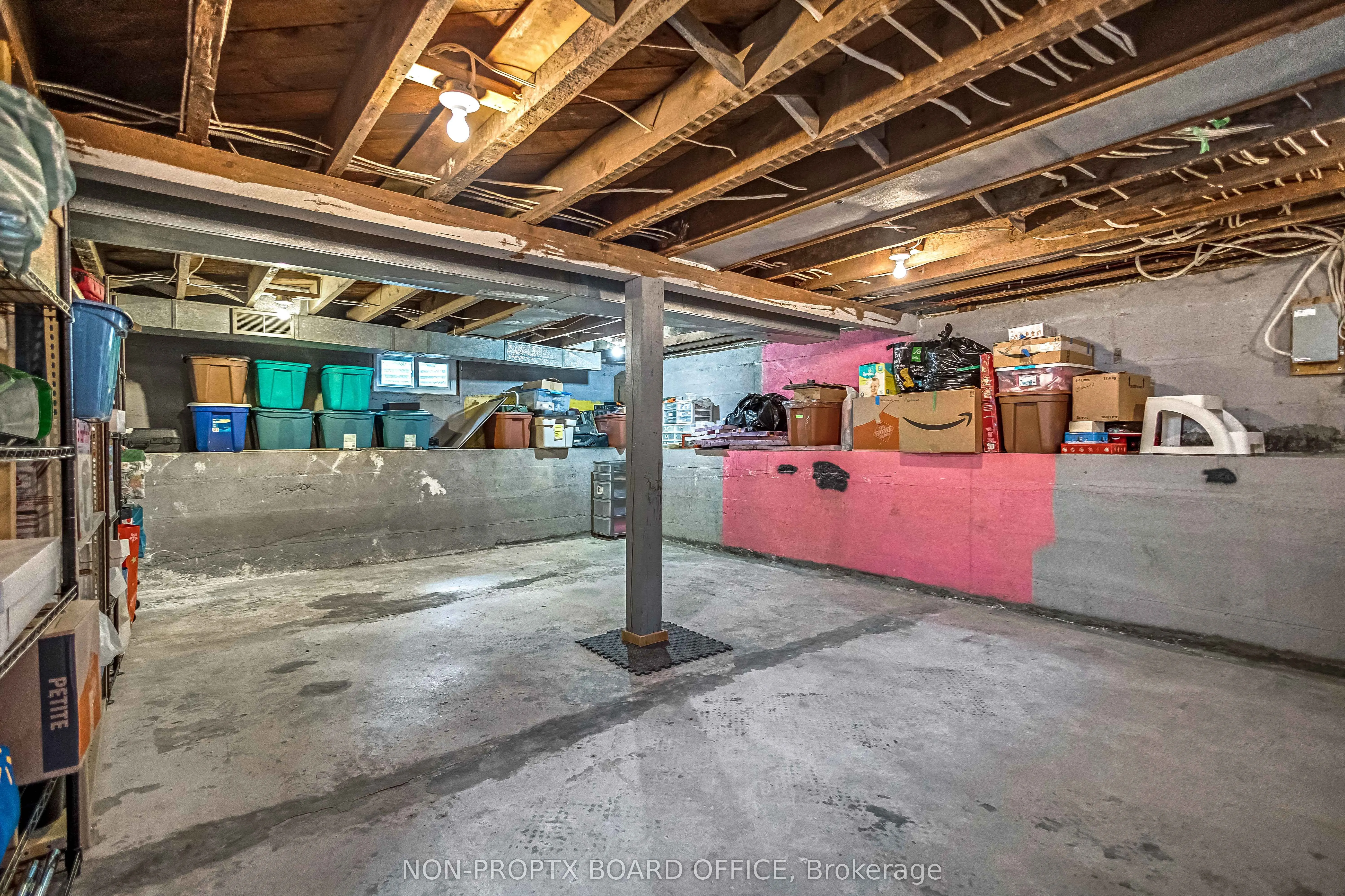 118 Main Street W