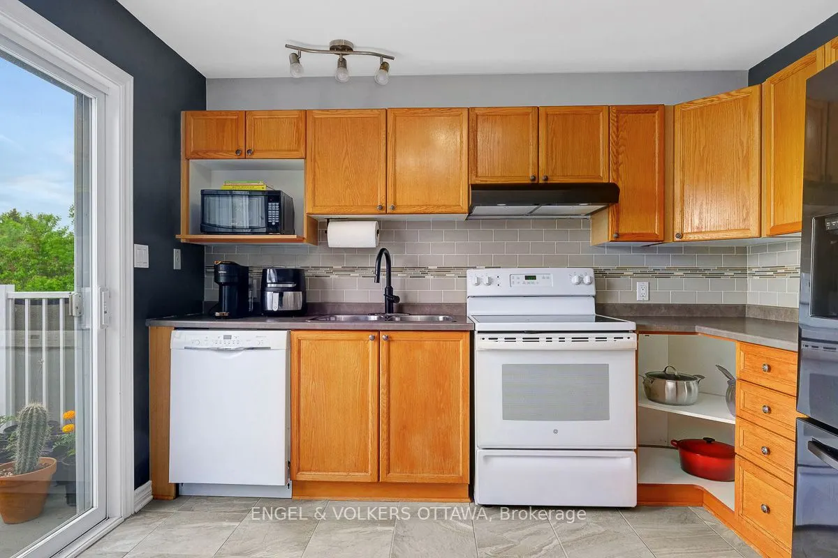 75 Lapointe Boulevard, #1A