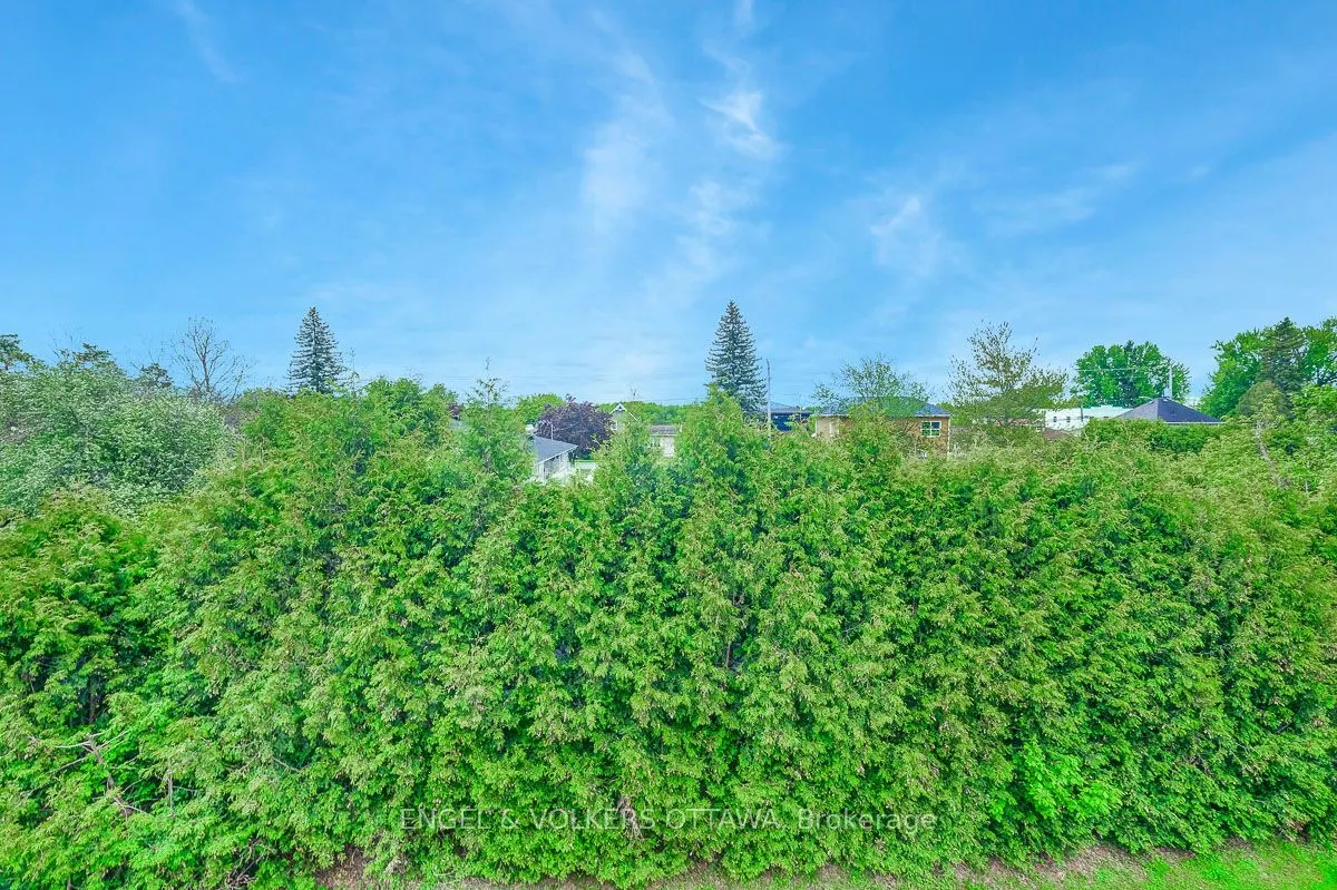 75 Lapointe Boulevard, #1A