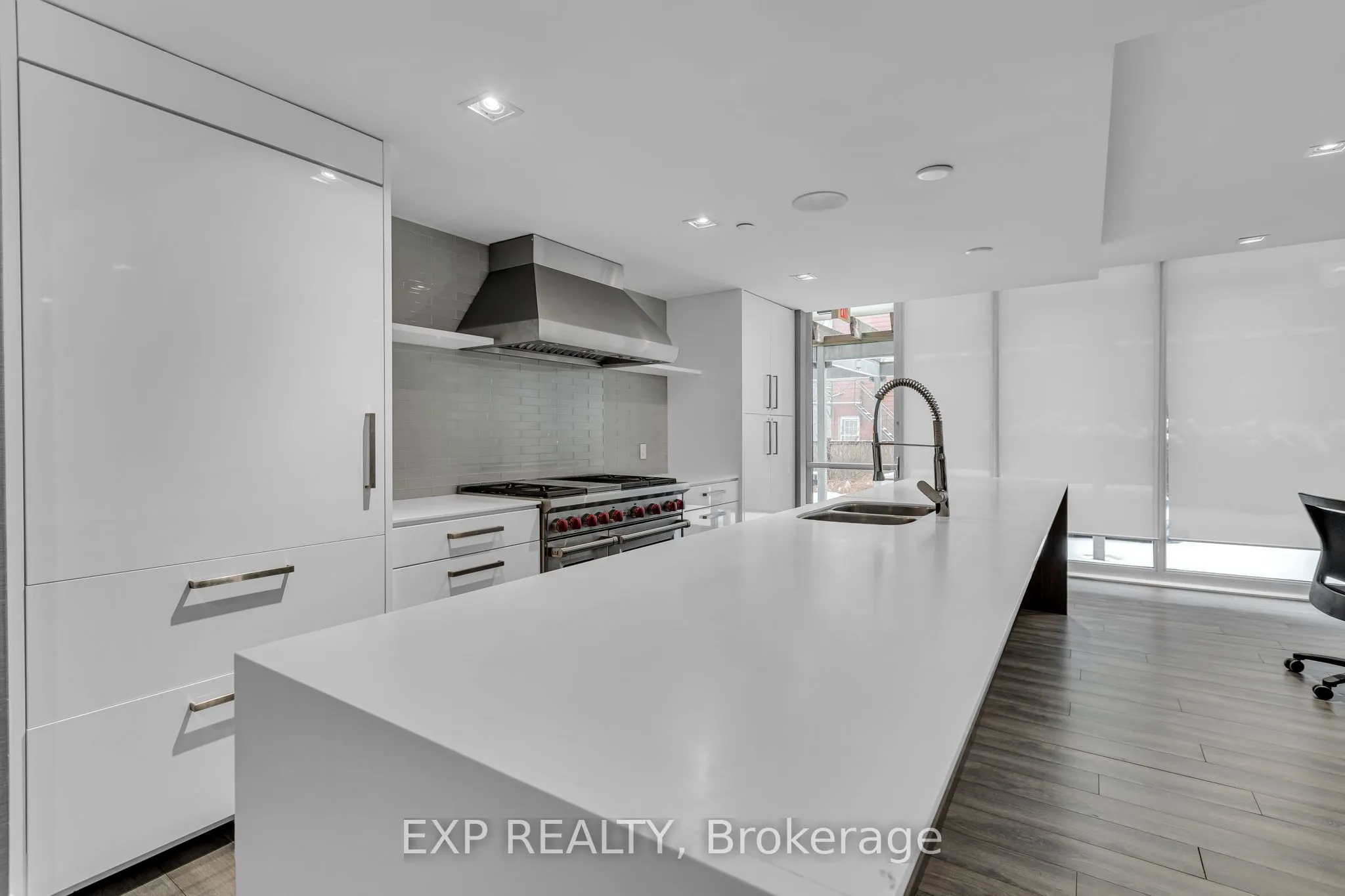300 Lisgar Street, #812