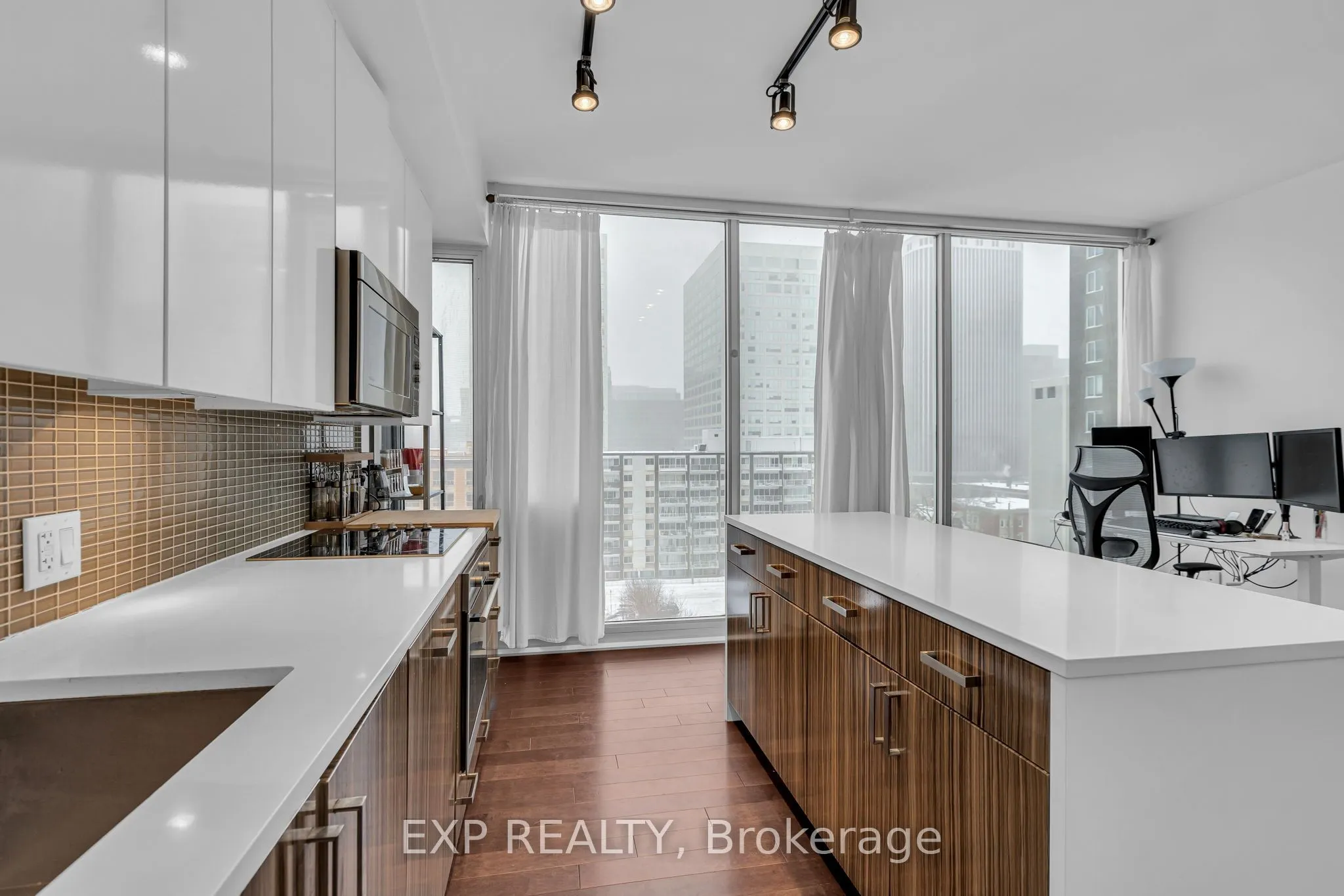 300 Lisgar Street, #812