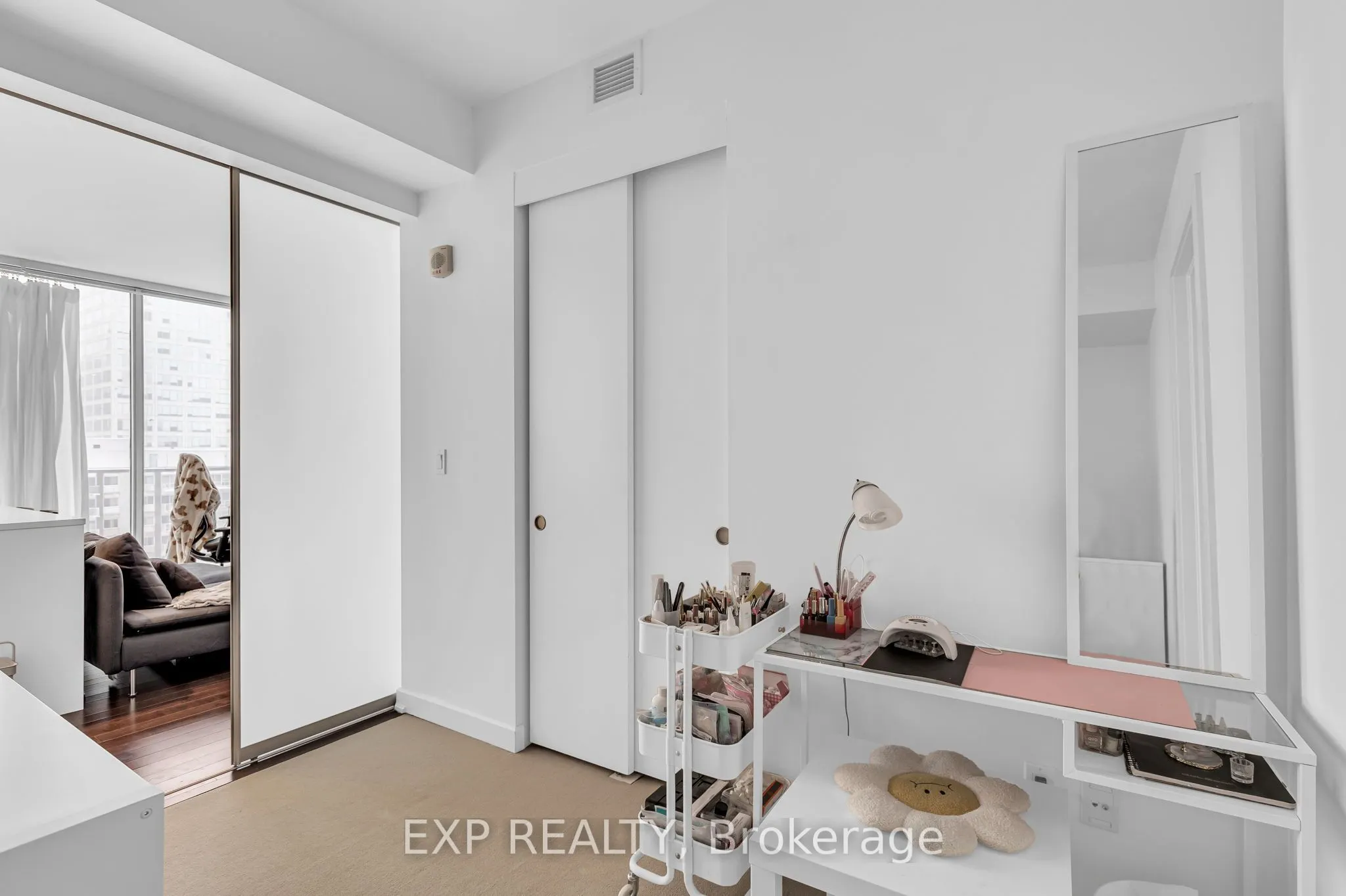 300 Lisgar Street, #812
