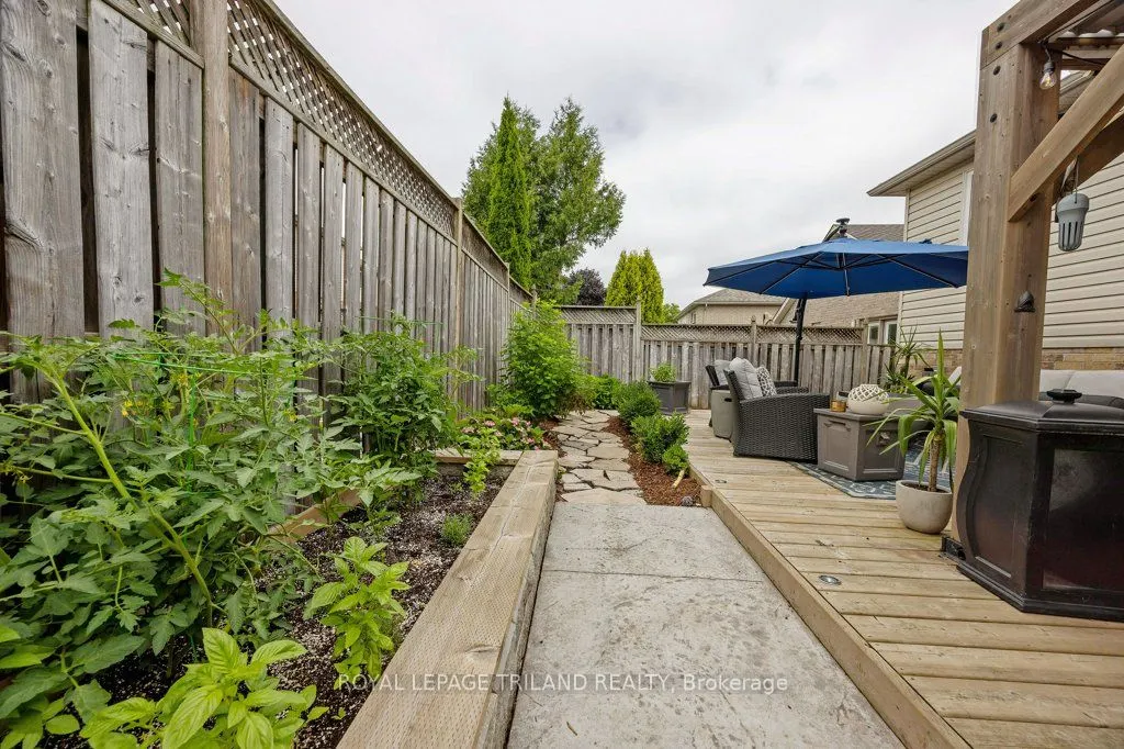 1862 CREEKSIDE Street