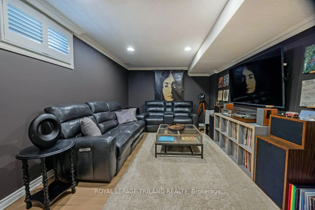 1862 CREEKSIDE Street