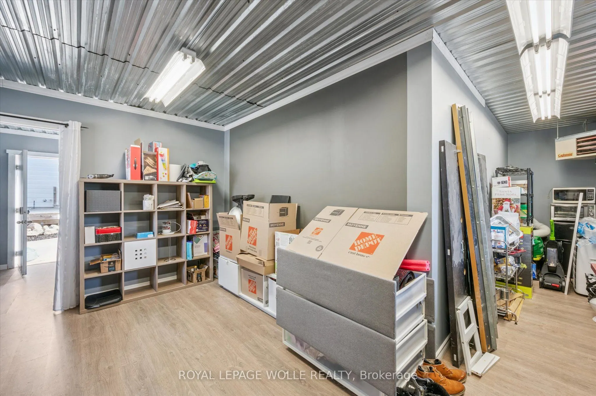 380 Dundas Street S