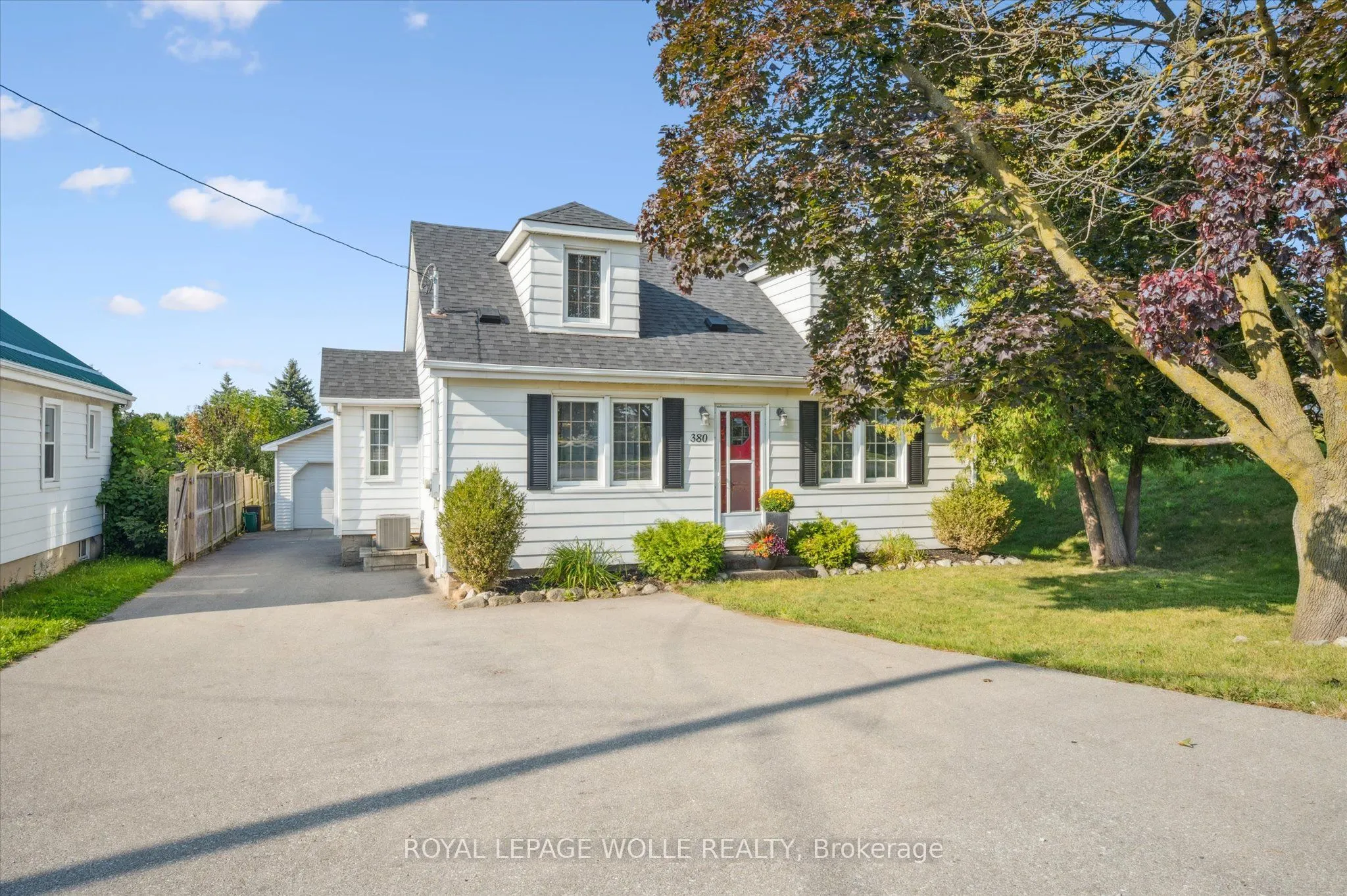 380 Dundas Street S