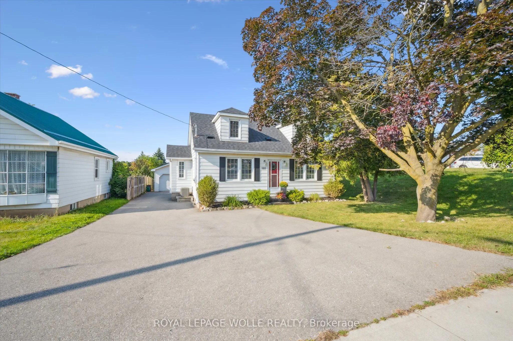 380 Dundas Street S