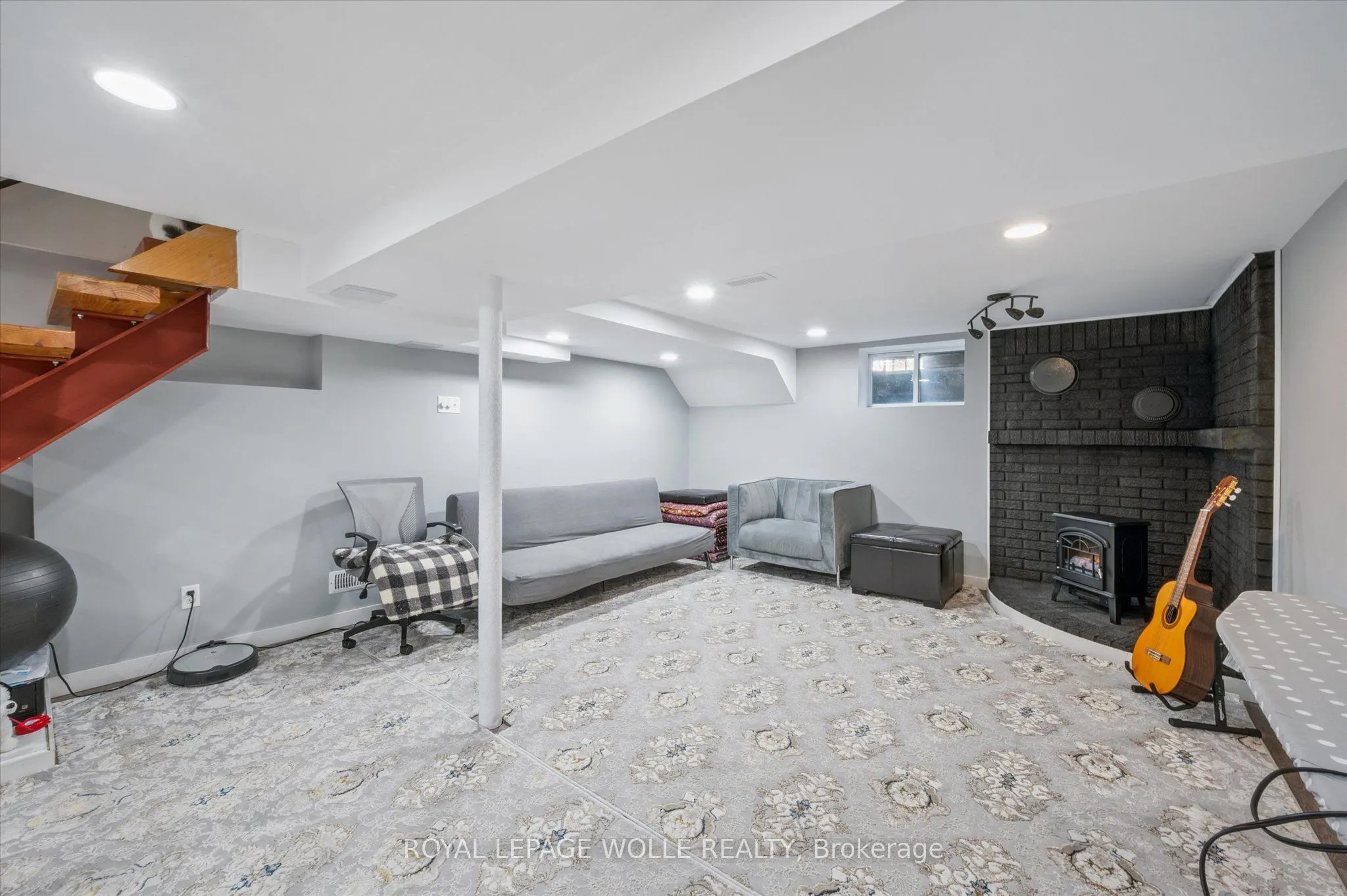 380 Dundas Street S