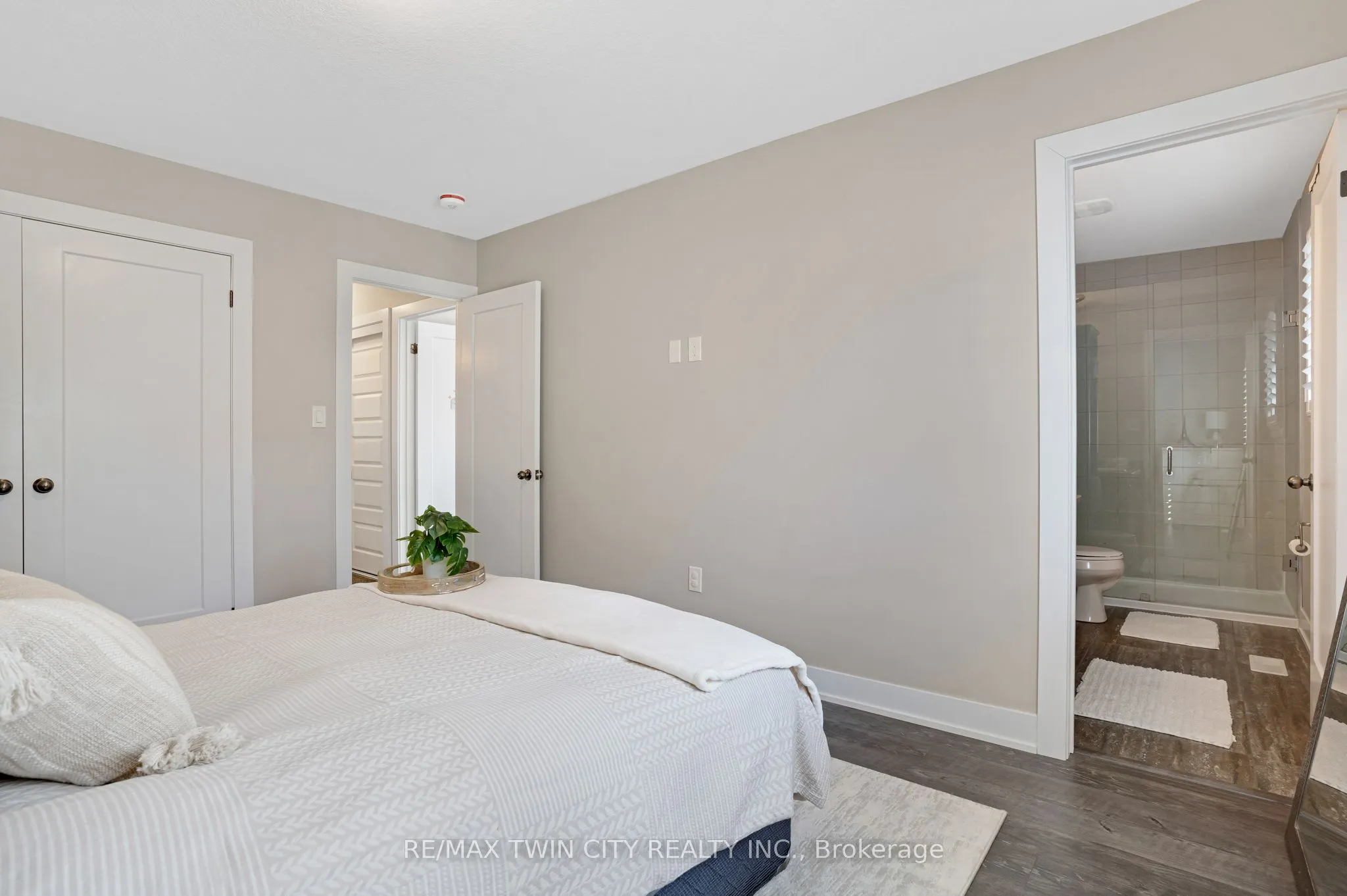138 Jacob Street E